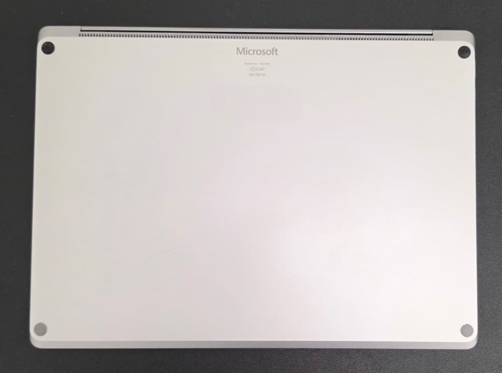 Microsoft Surface Laptop 4 13.5″ Ryzen 5-4680U 16GB Ram 256GB SSD Win 11 Pro