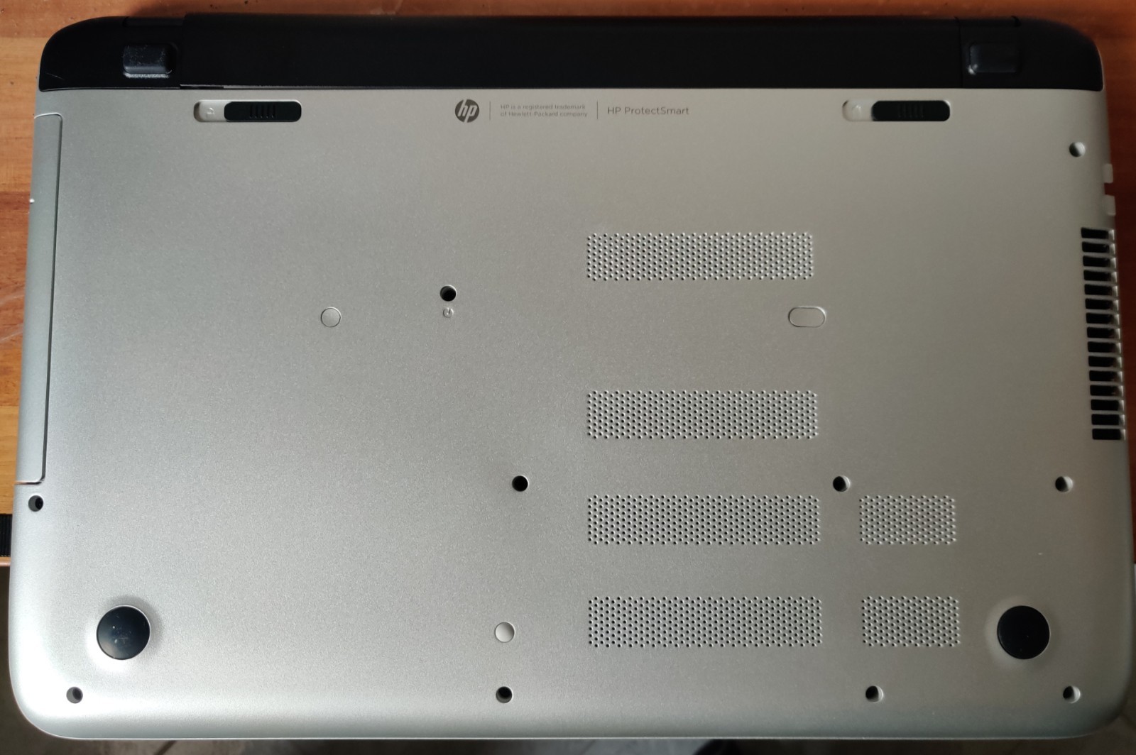 HP Pavilion 15 i5-5200U 8GB 500GB SSHD Full HD NVIDIA 840M Windows 10 Pro GF840M