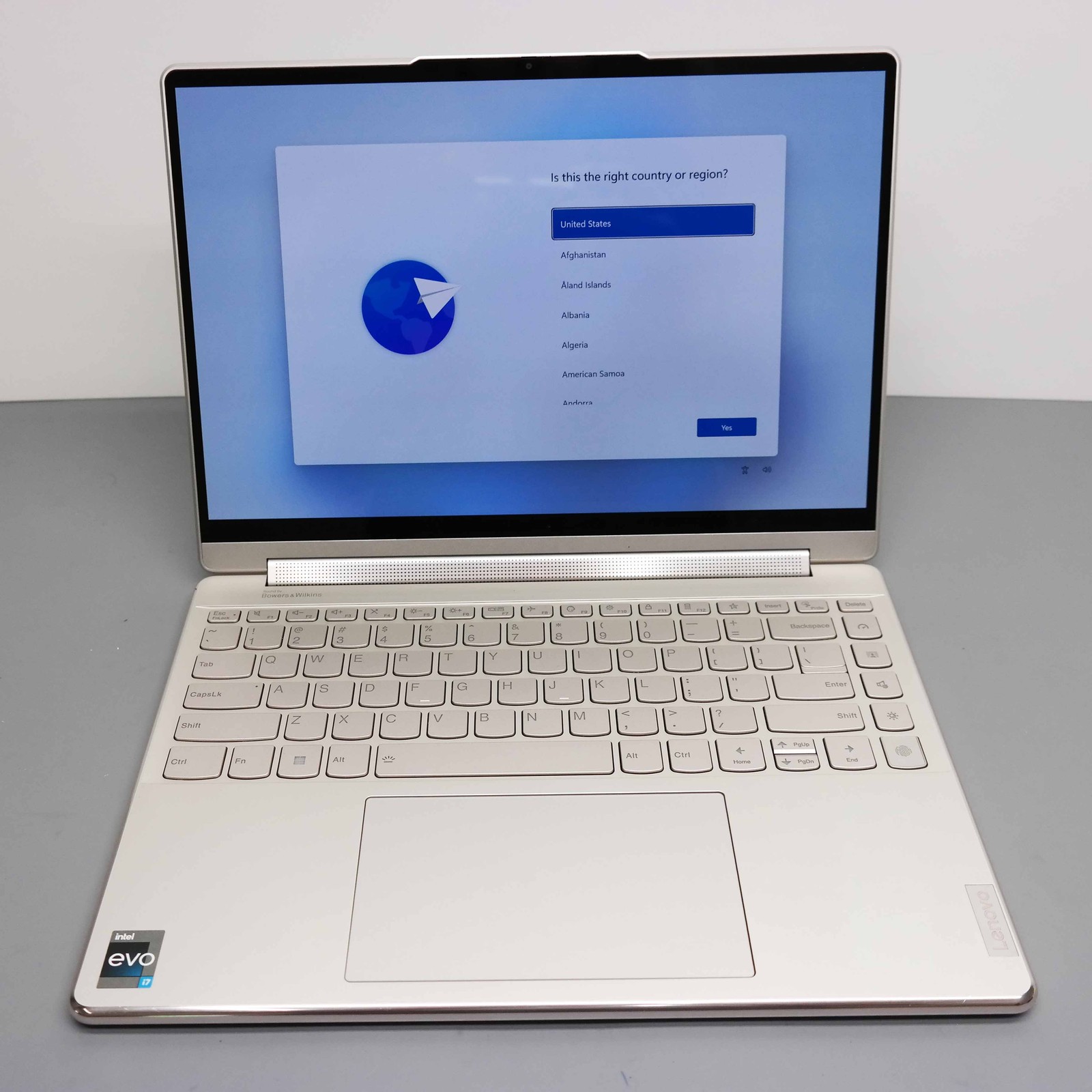 Lenovo Yoga 9i 2-in-1 14″ Intel Core i7-1360P 16GB 512GB SSD