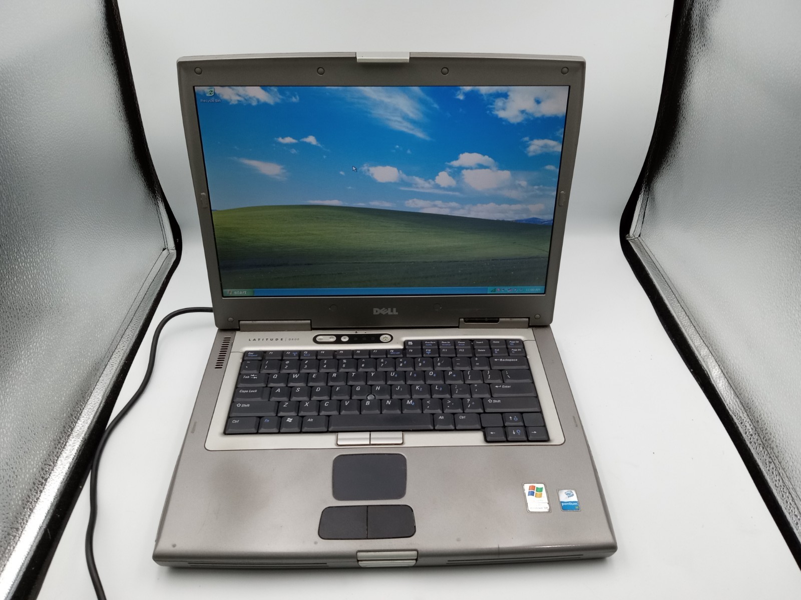 Dell Latitude D800 Pentium M 768MB RAM 60GB HDD Windows XP – READ -RR