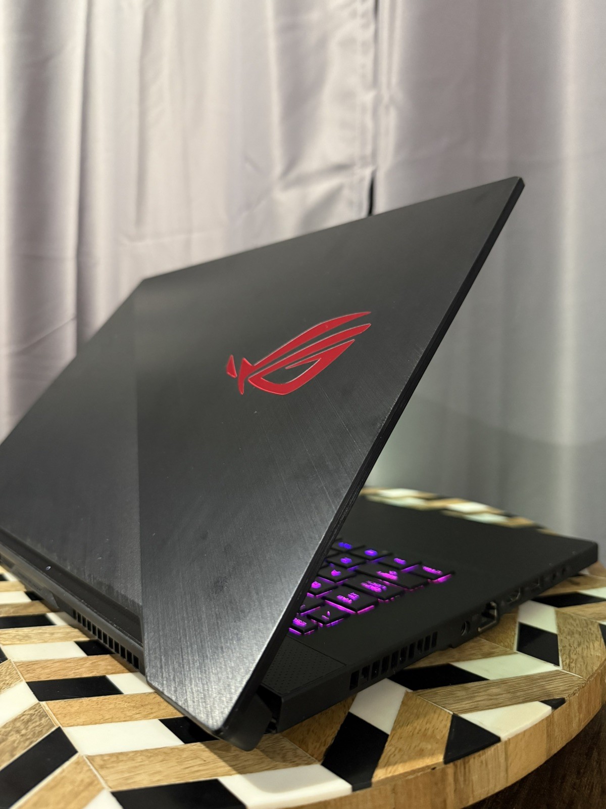 ASUS ROG Zephyrus GU502GV – i7-9750H / Nvidia RTX2060 / 16GB / 1TB / 144Hz 15.6”