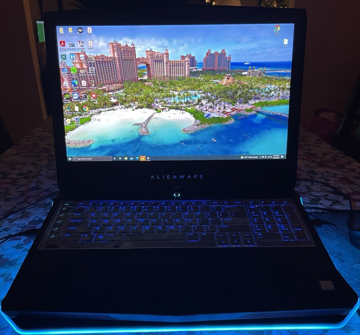 Alienware 17 R5 17in Gaming Laptop i7 8th Gen 16GB RAM GTX 1070 Win10
