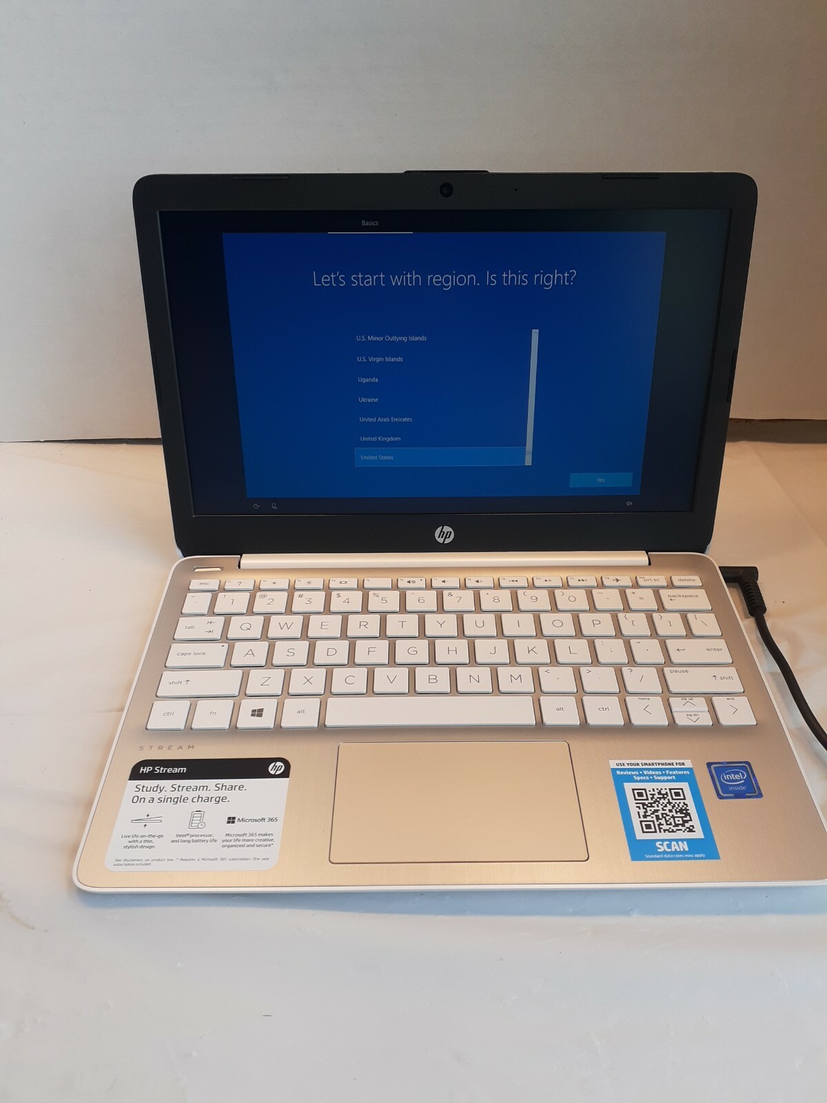 HP Stream 11.6 inch (32GB, Intel Celeron N, 1.10GHz, 4GB) Notebook/Laptop – Whi…