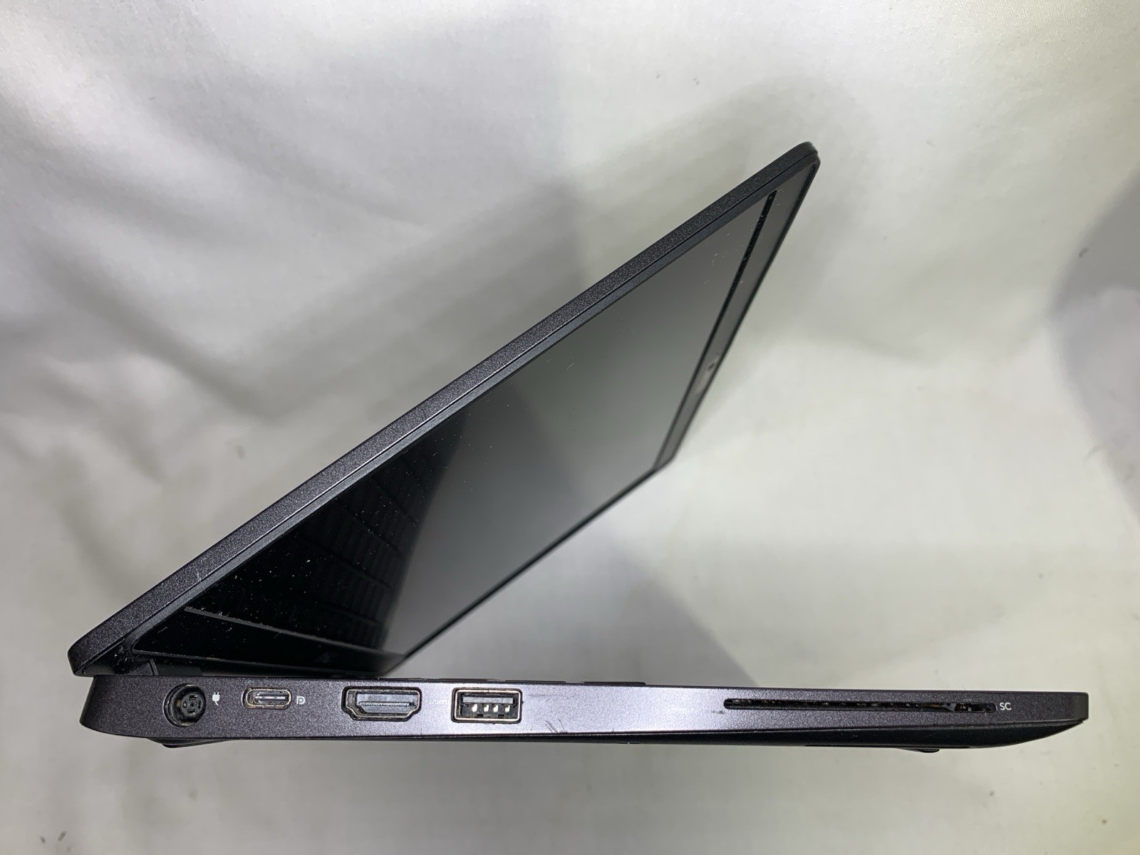 Dell Latitude 5300 13.3″ Laptop 8GB RAM 256GB SSD i7 8665U Win11