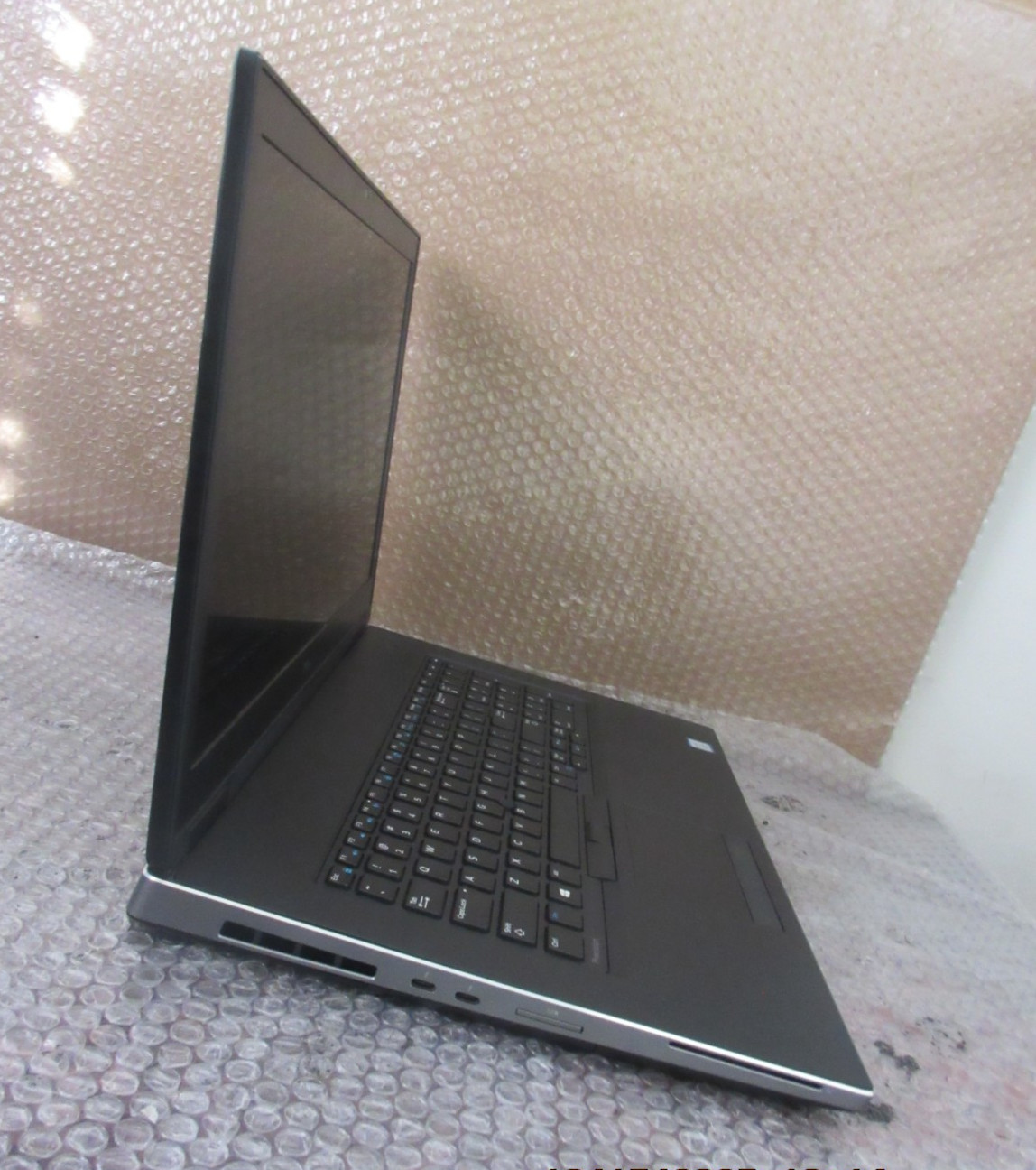 DELL PRECISION 7730 I5-8300H @ 2.30GHz 16GB RAM 512GB SSD WIN11P 17” LAPTOP.