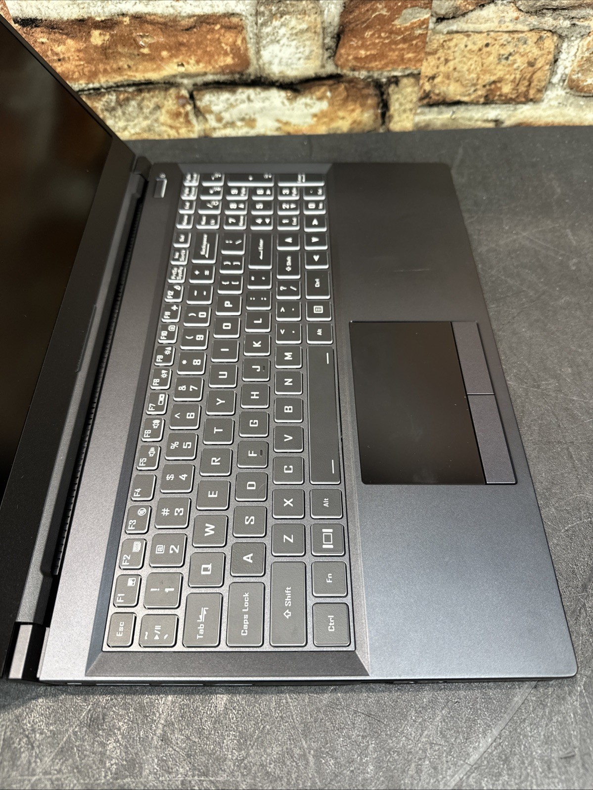 System 76 Oryx Pro Tested LCD Screen w/ Chassis & Battery – No Motherboard