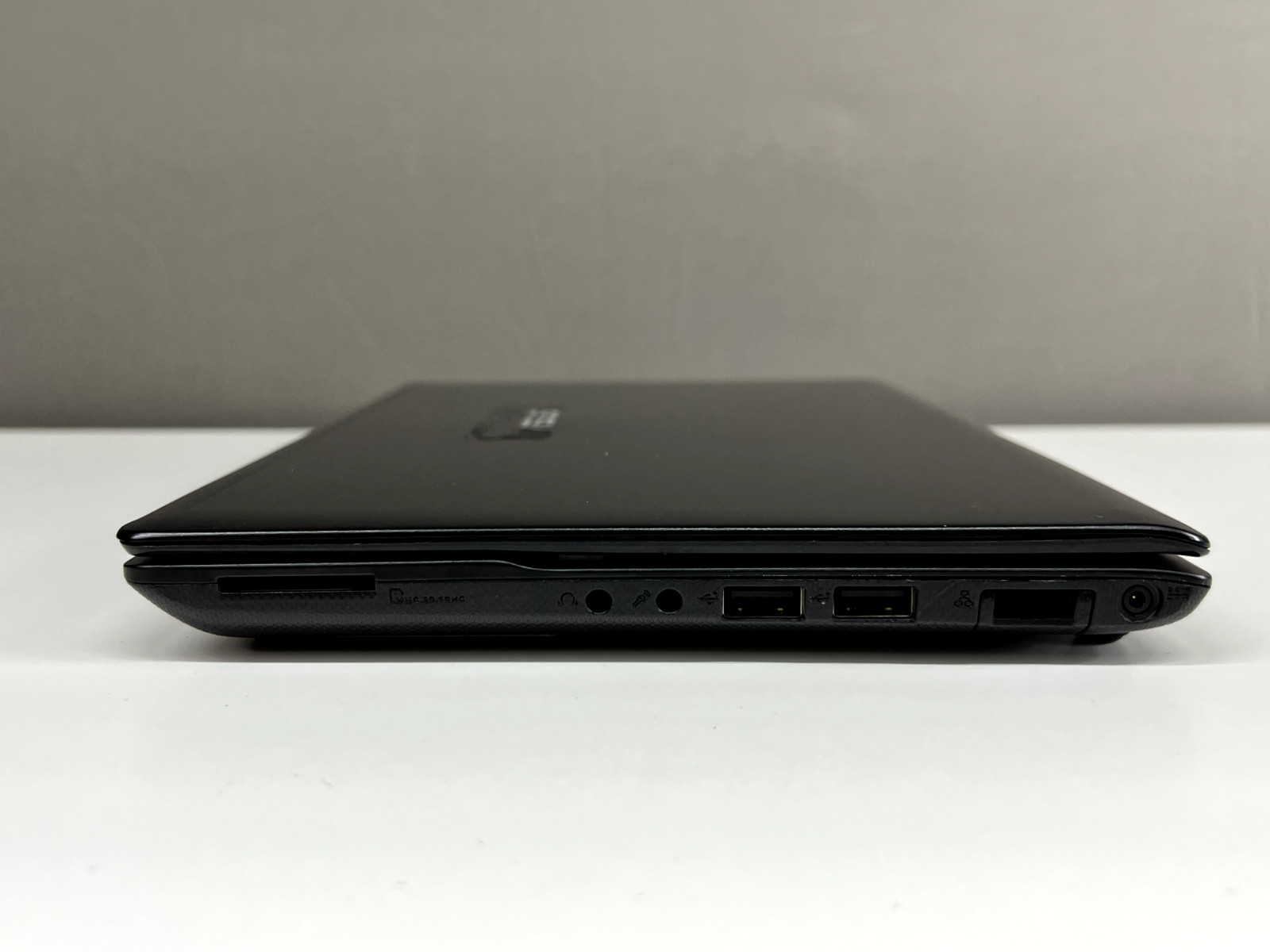 ASUS Eee PC 1018P 10.1″ Netbook — 160 GB HDD — No OS Installed