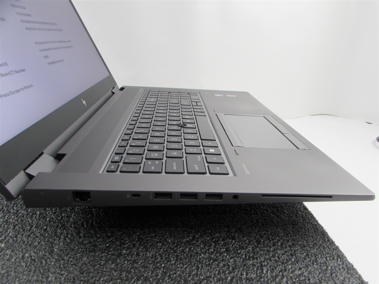 HP ZBOOK FURY 17 (G8) CORE I9-11950H 1TB SSD 32GB RAM NVIDIA RTX A5000 NO O.S