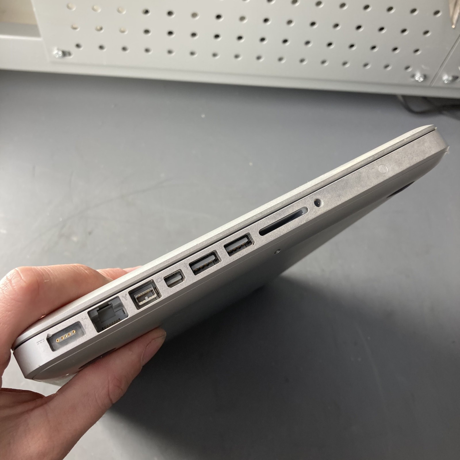 Apple MacBook Pro 13″ Core 2 Duo T8600 2.4GHz 8GB RAM 250GB HDD MacOS Yosemite