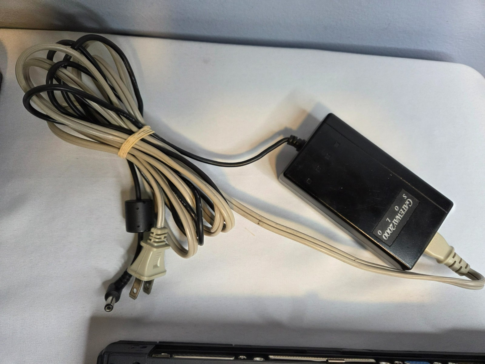 2 Gateway 2000 Solo 2300 Laptops, Power Supply & Dock Terminal READ UNTESTED