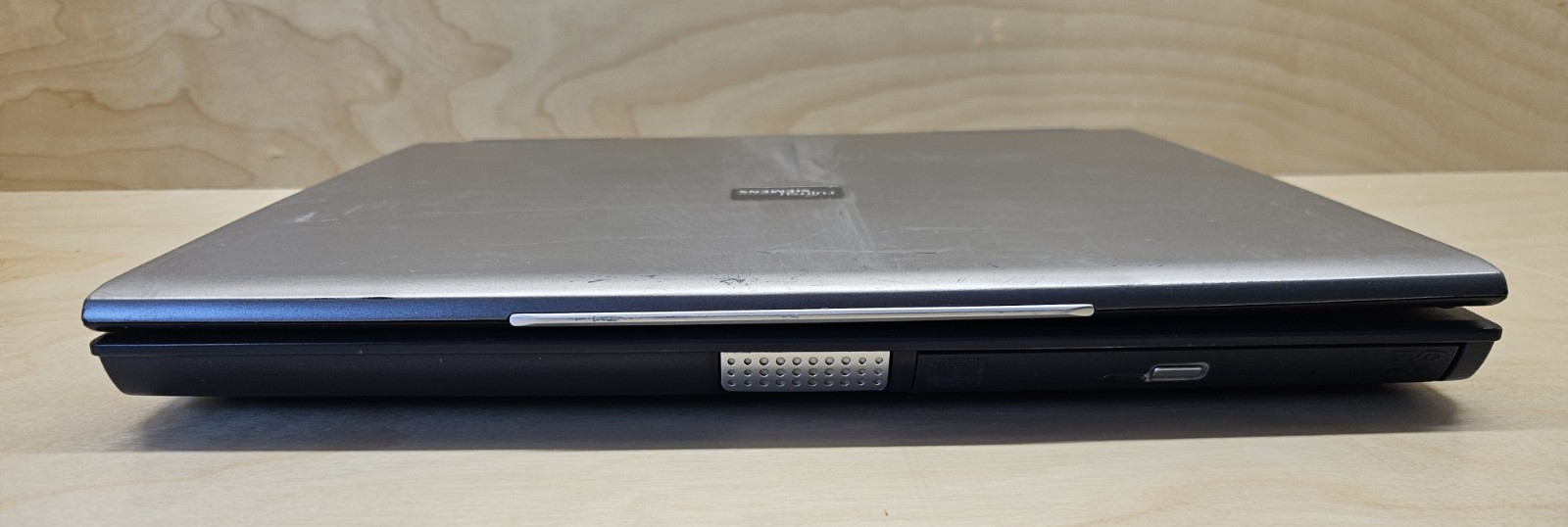 Retro Fujitsu Computers Siemens Amilo Pro V2000 / Pentium 1.5 Ghz / 256Mb Ram