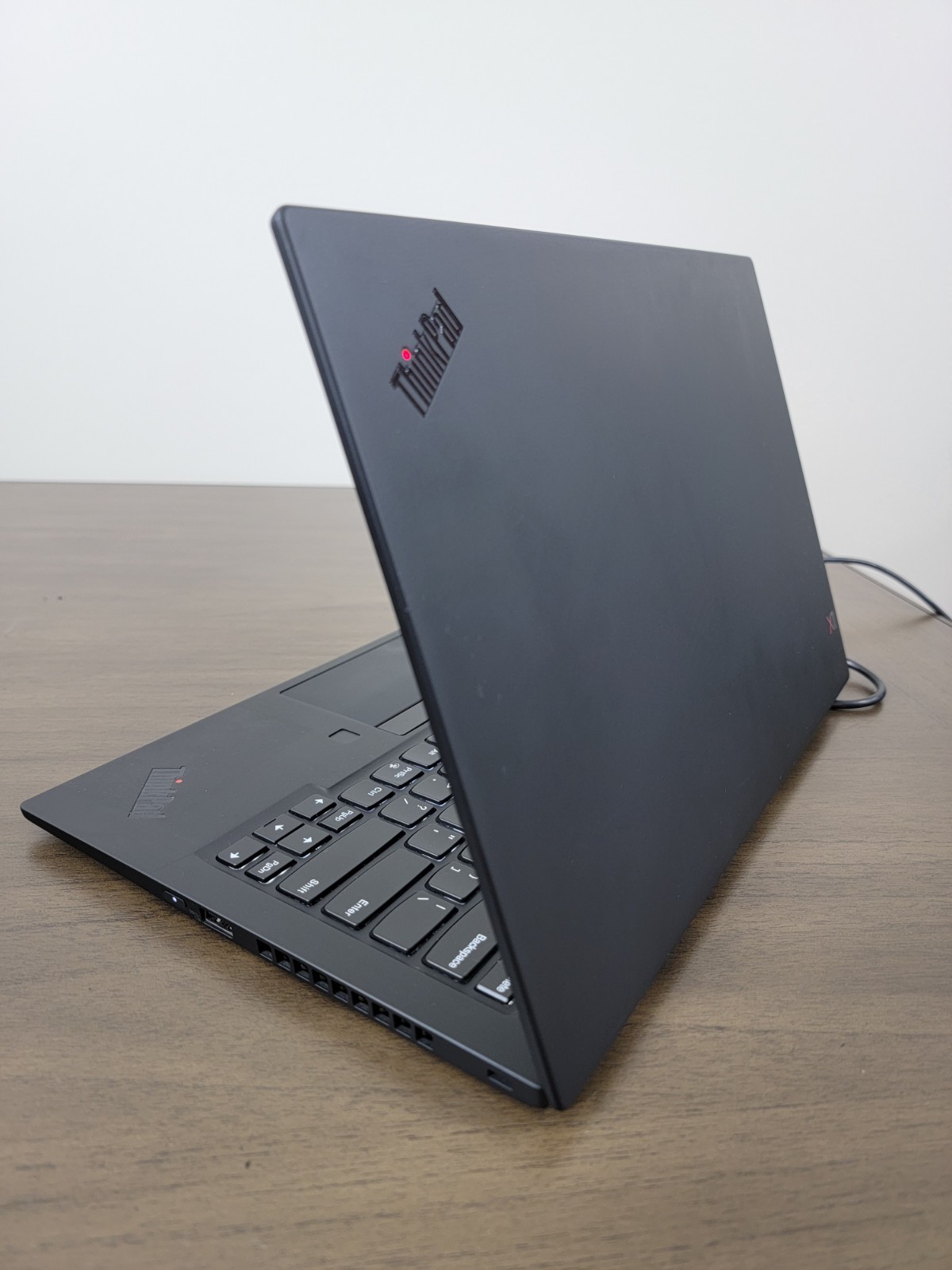Lenovo ThinkPad X1 Carbon 7th Gen 14″ NO SSD, OS, 16GB Ram BAD LCD — SOLD AS IS