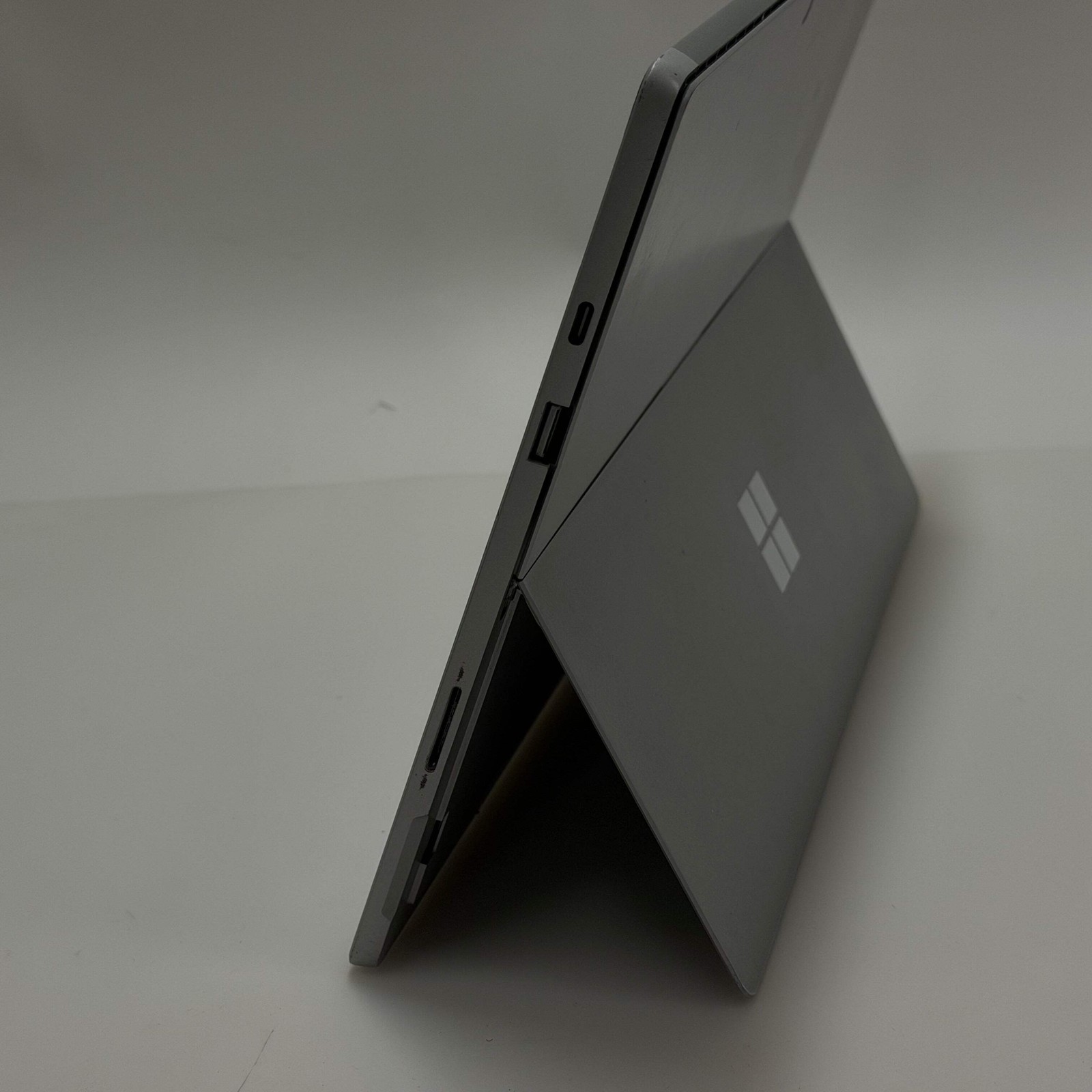 Broken Microsoft Surface Pro 7 1866 14.4″ i5-1035G4 1.1GHz 8GB RAM 256GB SSD