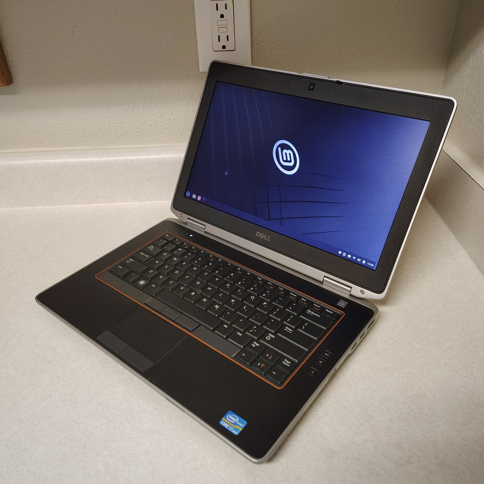 Dell Latitude E6420 14″ Linux Mint Laptop Intel i7 128GB SSD 8GB RAM NEW BATTERY
