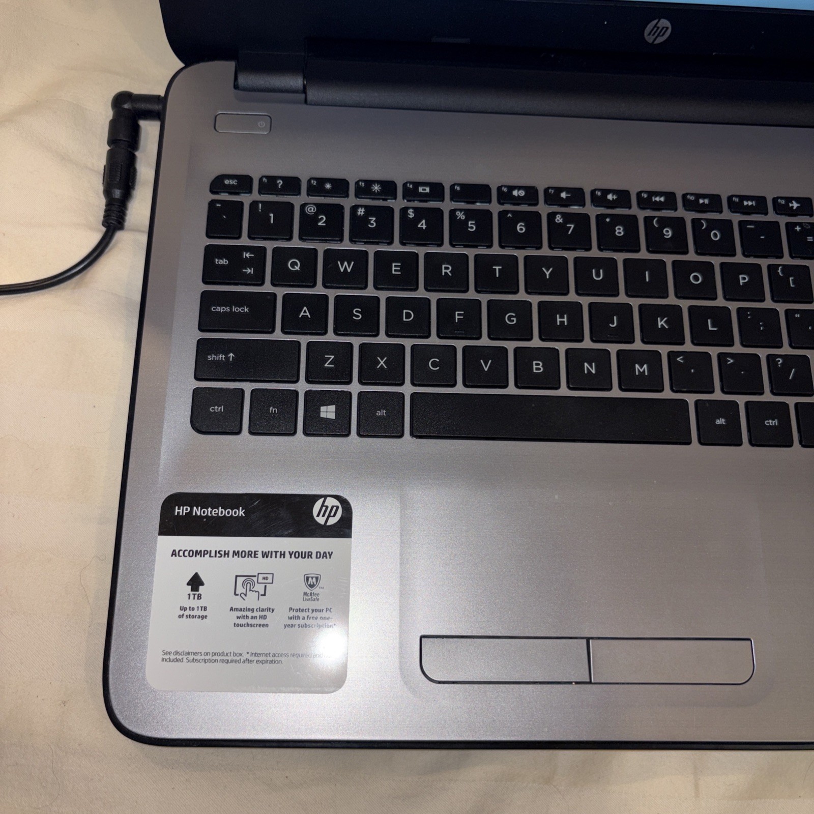 HP 15-ba113cl 15.6″ AMD A10-9600P@2.4GHz 12GB 1TB HDD Windows 10 Home Laptop