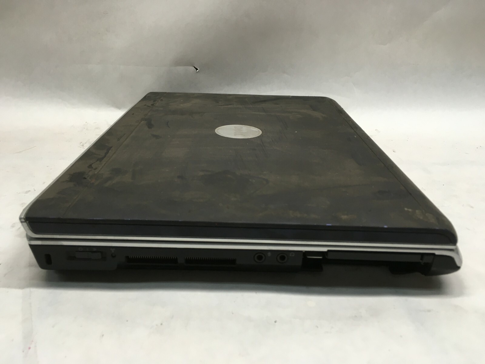 Dell Inspiron 1520 15″ Laptop AMD Turion 64 X2 NO RAM – UNEVEN BACKLIGHT – JJ