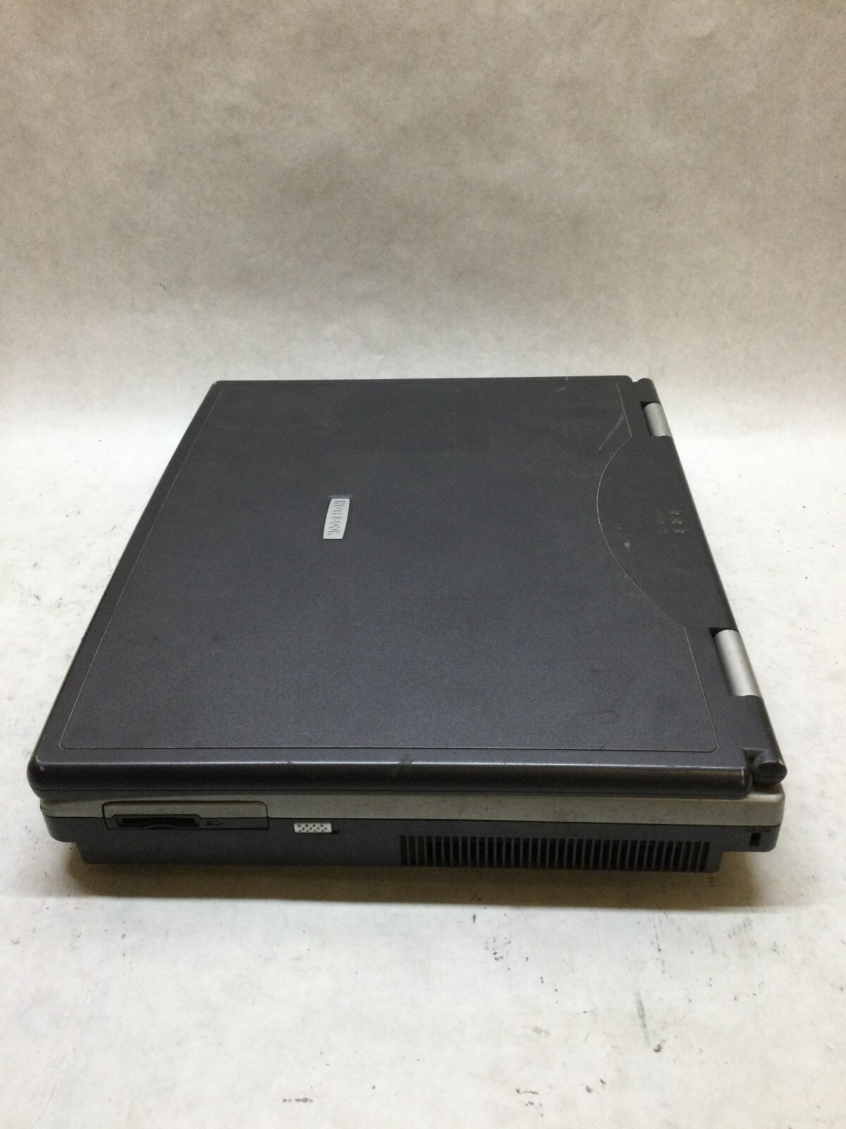 Clevo D800P 15″ Laptop Intel Pentium 4 ATI Radeon 9600 PRO UNTESTED AS IS – – DW