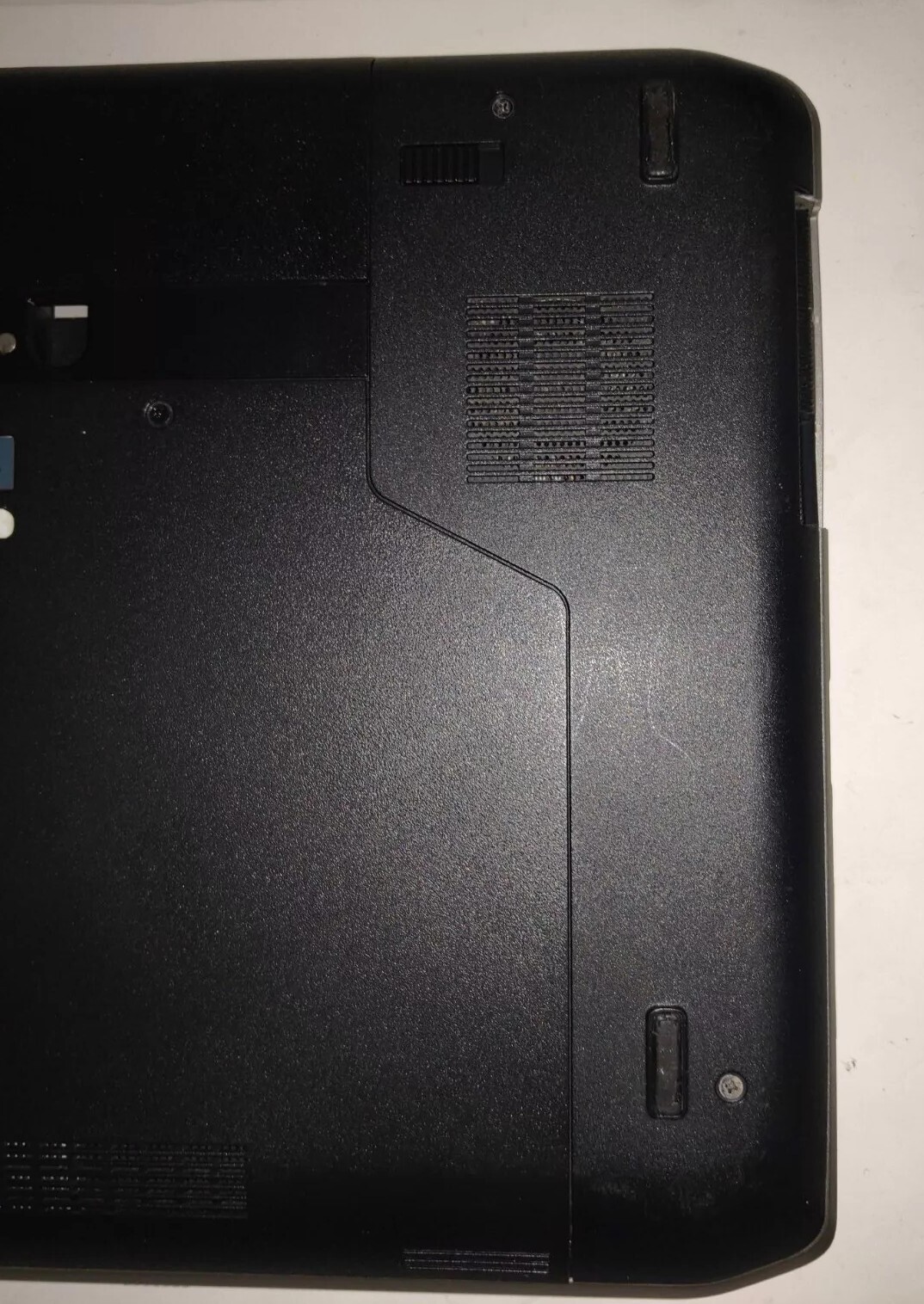 Dell Latitude E5530 Intel i3-3110M 2.40Ghz 8GB Ram 500GB HDD No Charger No OS
