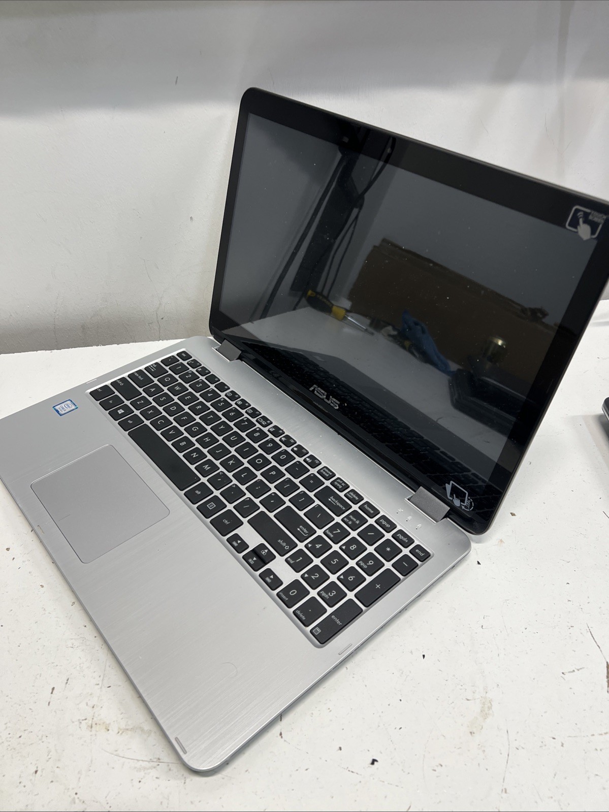 ASUS 2x i5-1135G7 | 1x i5-4200U | 1x i5-7200U | 1x R3-3200U | 1x Pen 4415U