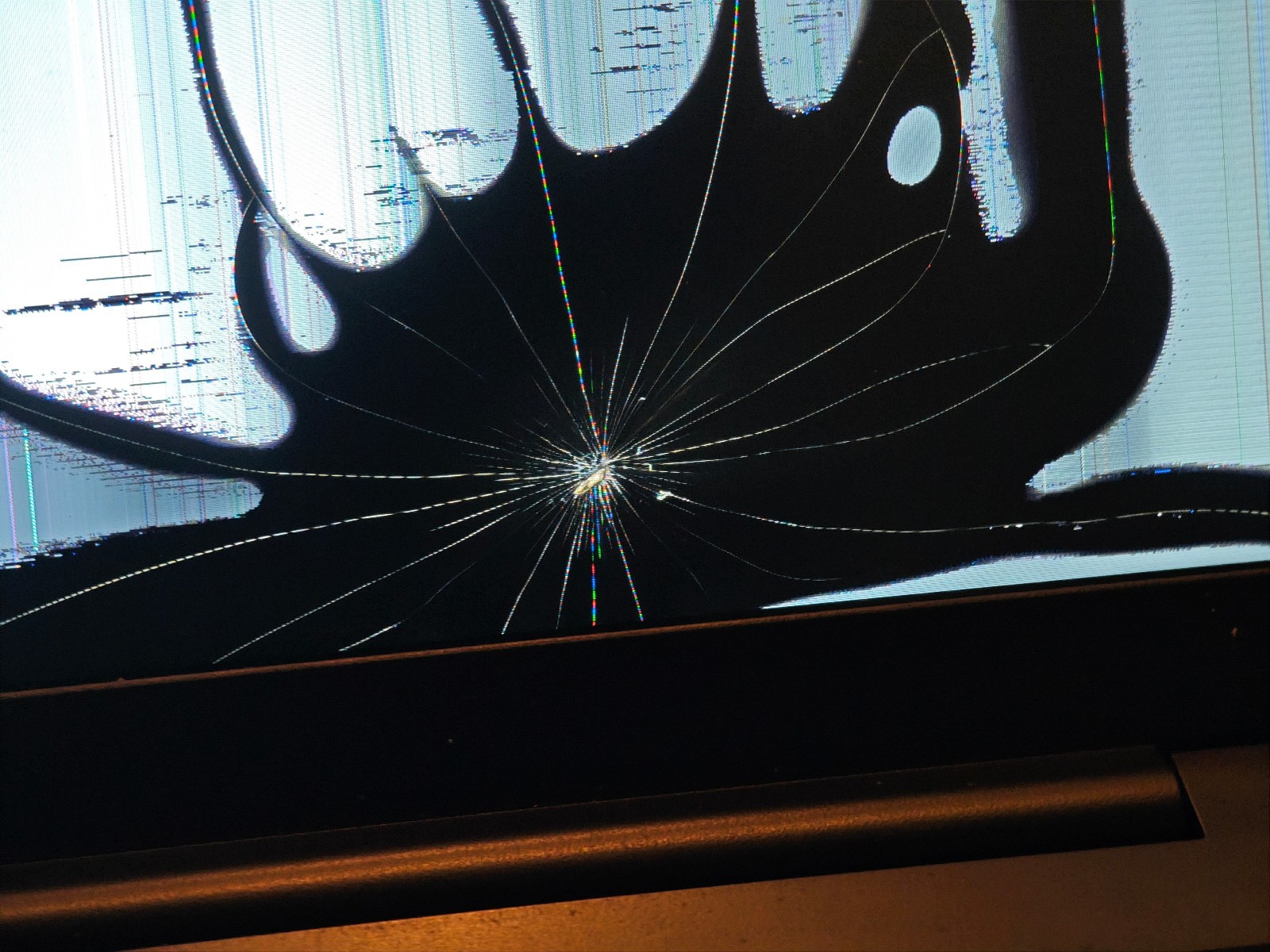 Lenovo ThinkPad E15 Gen 4; NO SSD, 4GB RAM, AMD Ryzen 3 5000; BROKEN SCREEN