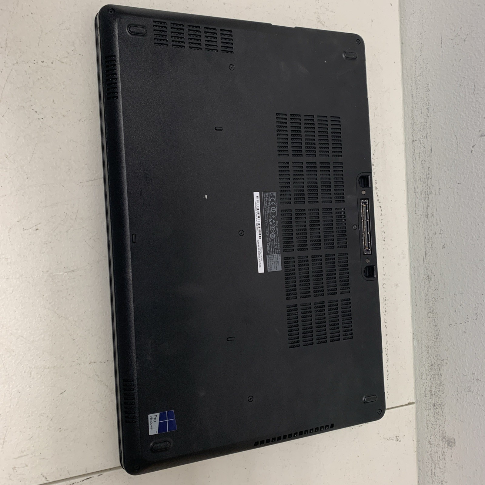Dell Latitude E5570 15.6″ i5-6200U 2.3GHz 8GBram 256GB SSD WIND 11 Pro