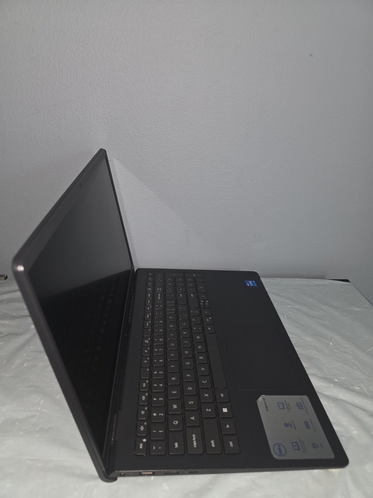 Dell Inspiron 15 3530 15.6″ i5-1334U,TOUCH 16GB 500GB SSD NVME2. Win 11 Black