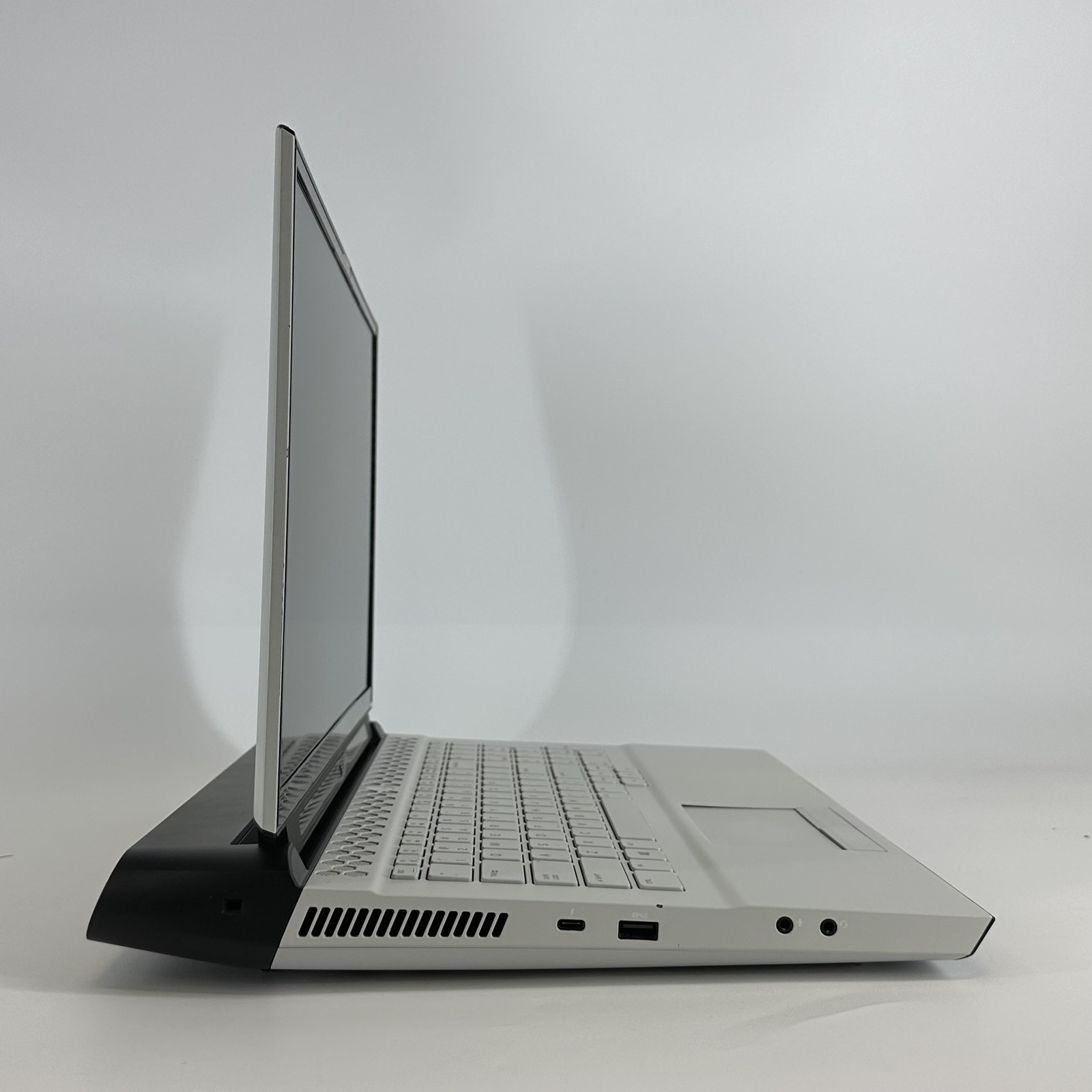 Dell Alienware Area-51m R2 17 FHD i7-10700K 3.80GHz 16GB 1TB SSD RTX 2070 Super