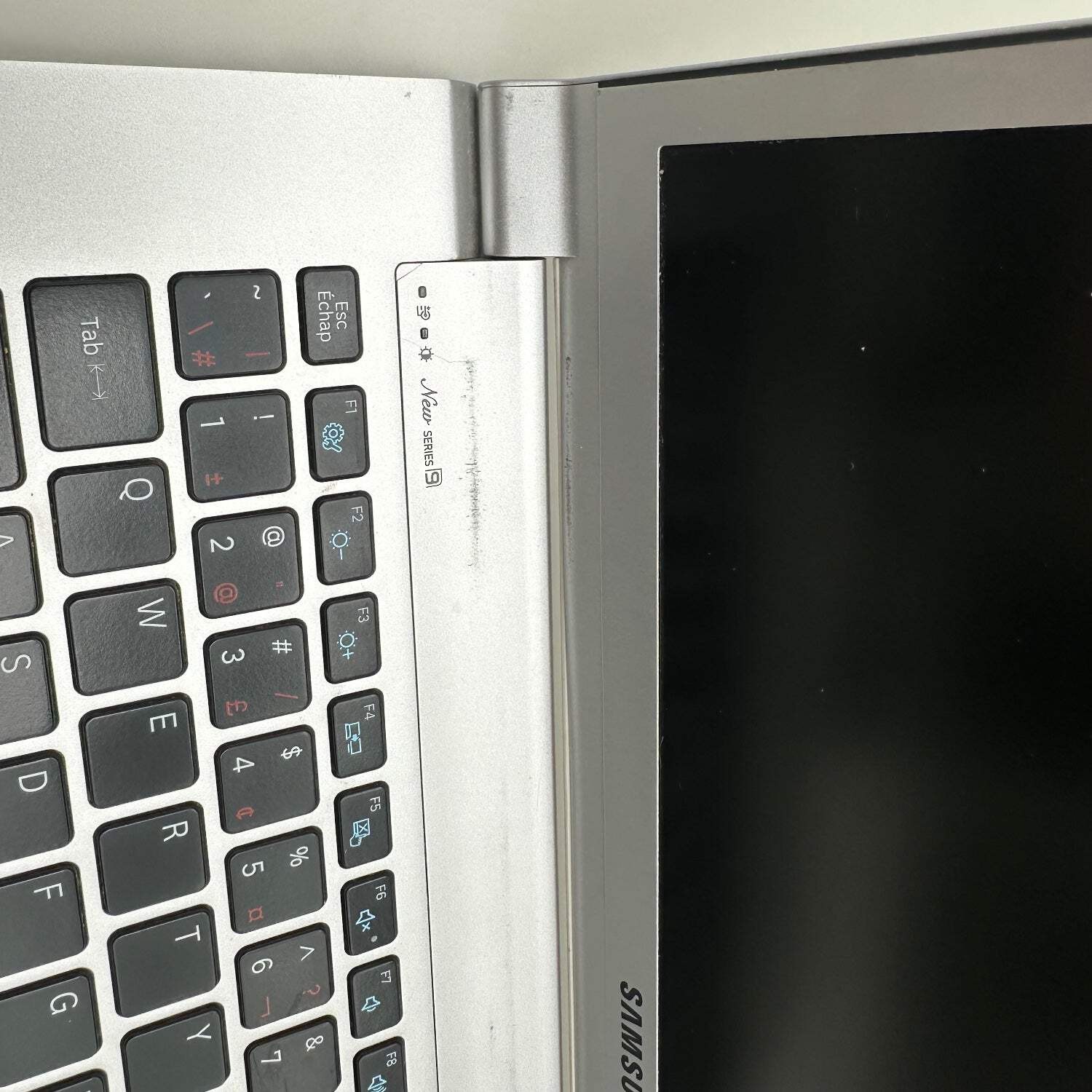 Samsung Galaxy Notebook NP900X4D 13.3″ i7-3517U 1.9GHz 8GB RAM 126GB SSD