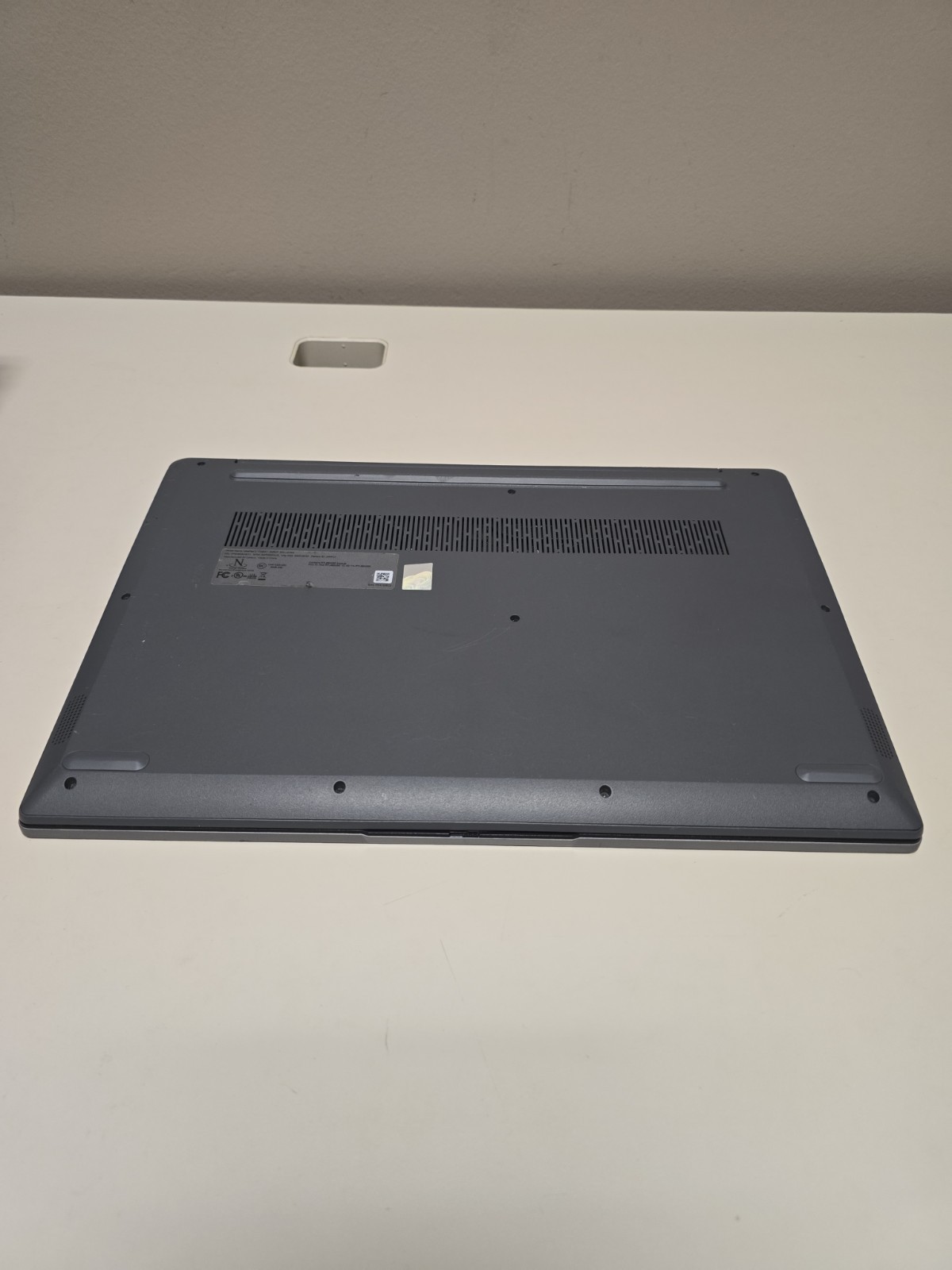 Lenovo IdeaPad 3 17ABA7 | Ryzen 5 5625U 16GB RAM 512GB NVMe SSD | FHD Touch ID