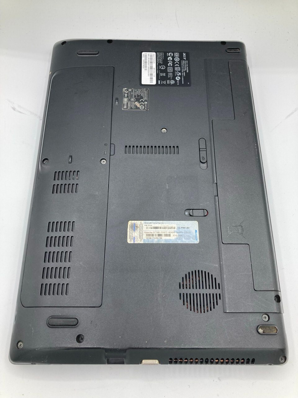 15.6″ Acer Aspire 5733Z Laptop Intel P6100 Model PEW71 – AS-IS, Works,