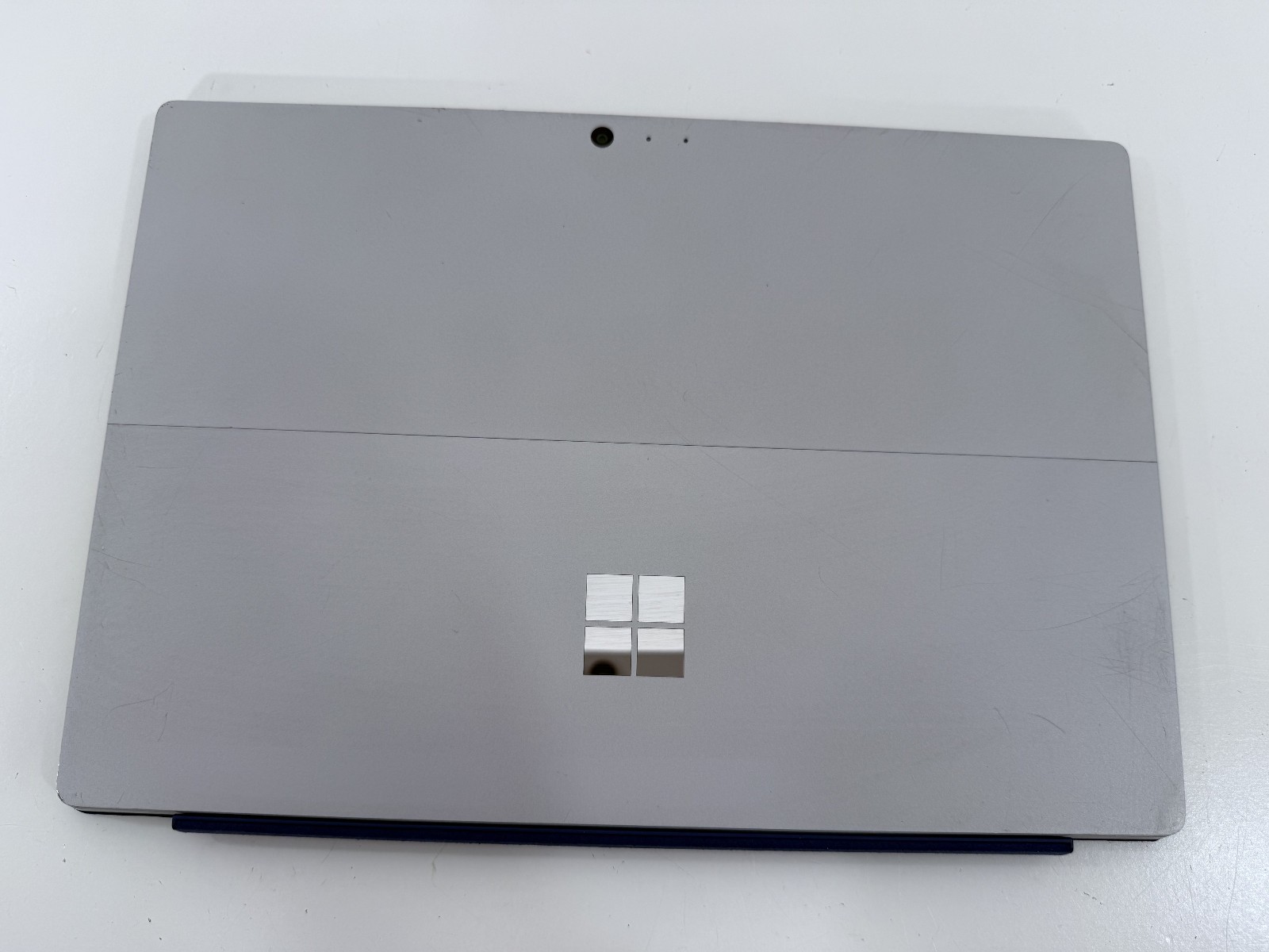 Microsoft Surface Pro 4 i7-6650U CPU @ 2.20GHz 8 GB RAM 256 GB Win 10 Pro