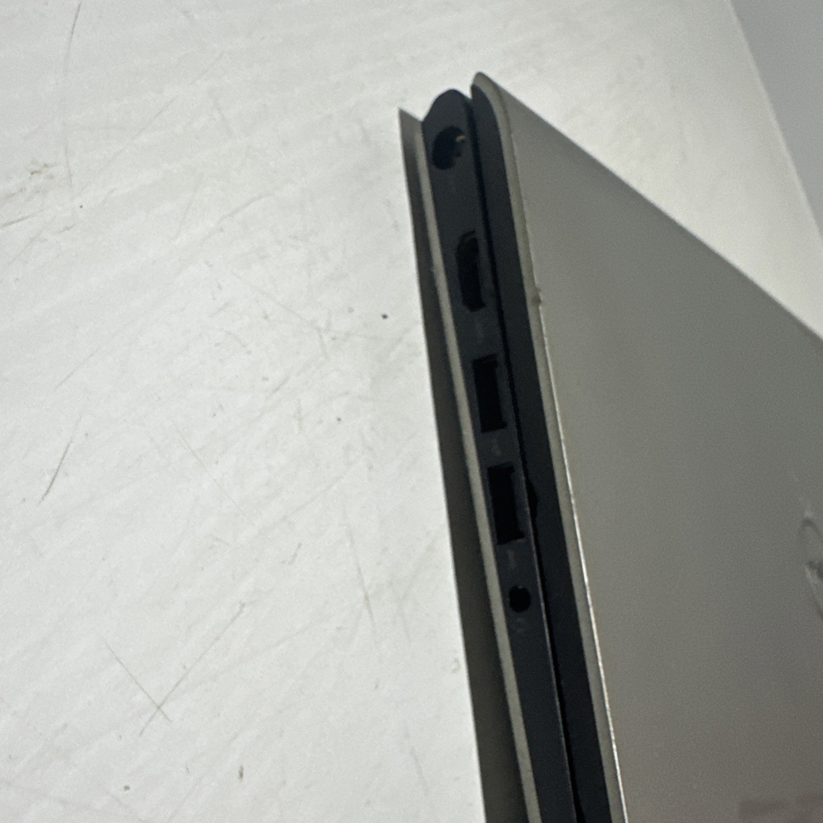 Dell Inspiron 3137 13″ Laptop Intel Celeron 2955u 8gb Ram No Drives Boots Bios