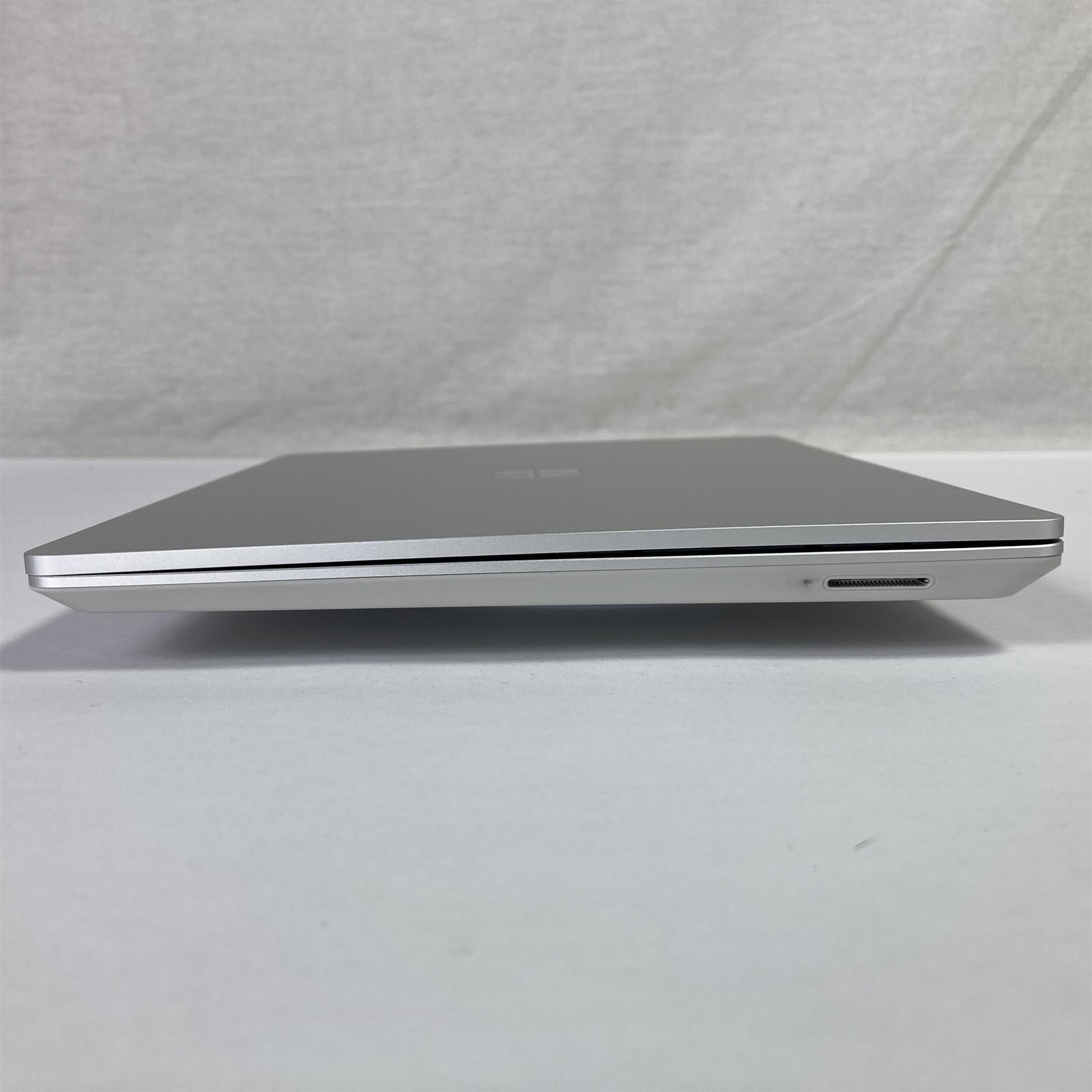 Microsoft Surface Laptop Go 2 12.4″ i5-1135G7 2.4GHz 16GB 256GB NVMe SSD – Win11