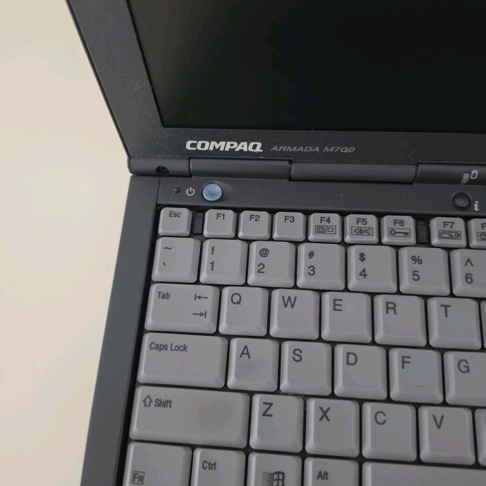 13.3″ Vintage COMPAQ ARMADA M700 Laptop – Intel Pentium III – 384MB RAM 10GB HDD