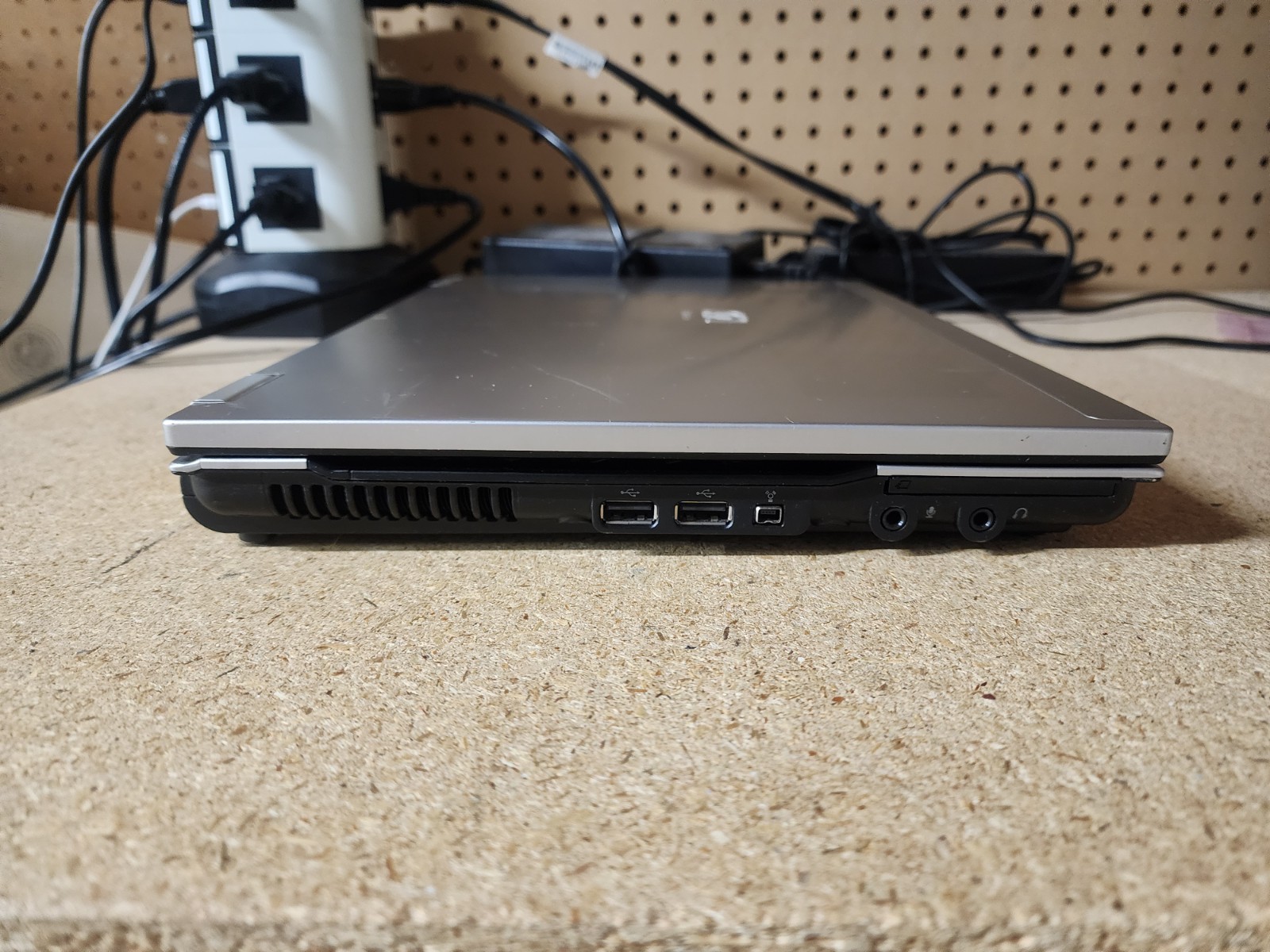 HP EliteBook 6930P Laptop Intel C2D T9400 2.53GHz 2GB RAM No HDD/OS AMD GPU