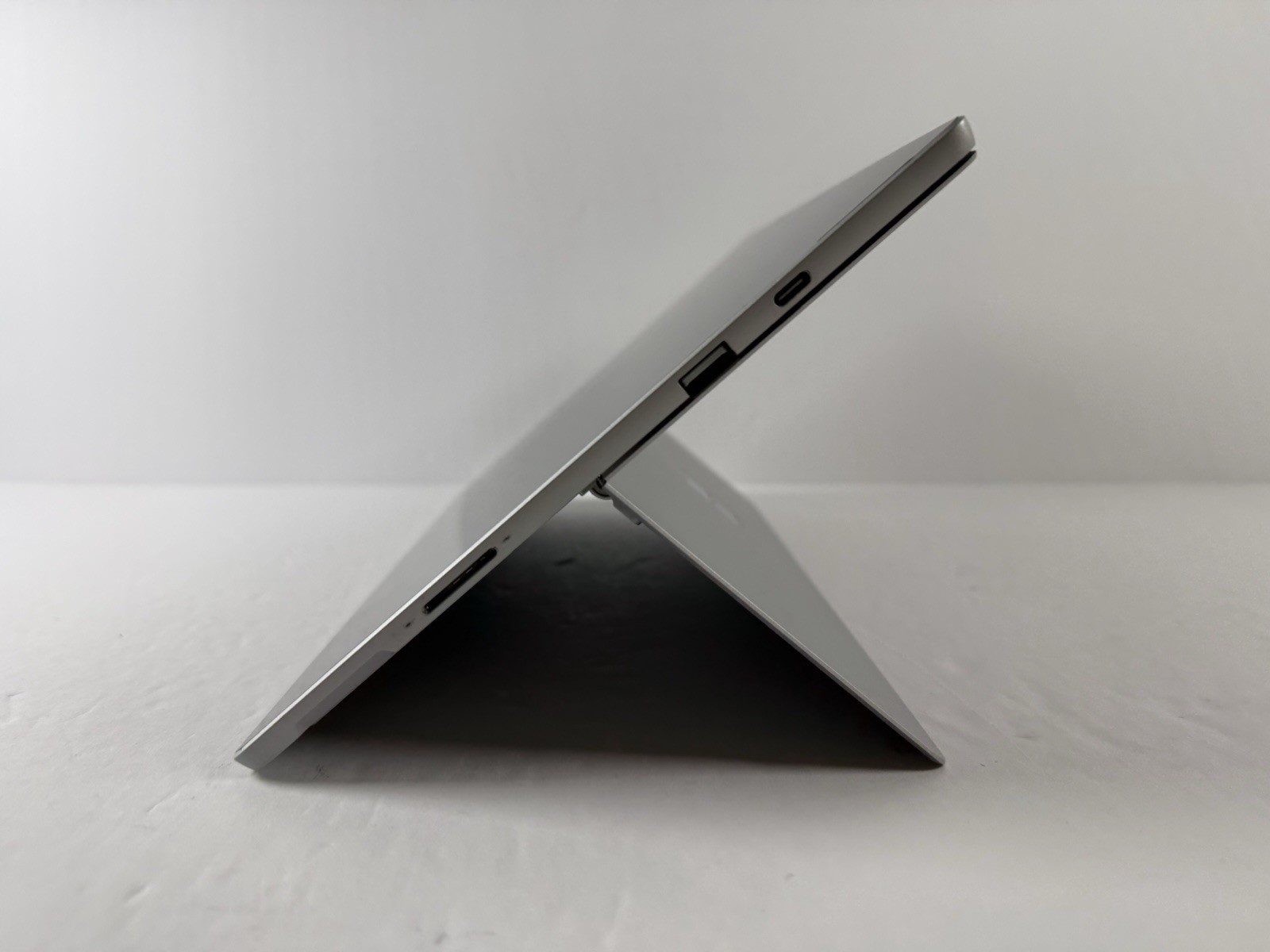 Microsoft Surface Pro 7 plus 1961 Core i5-1135G7 2.4GHz 16GB 256GB Win 11 Pro