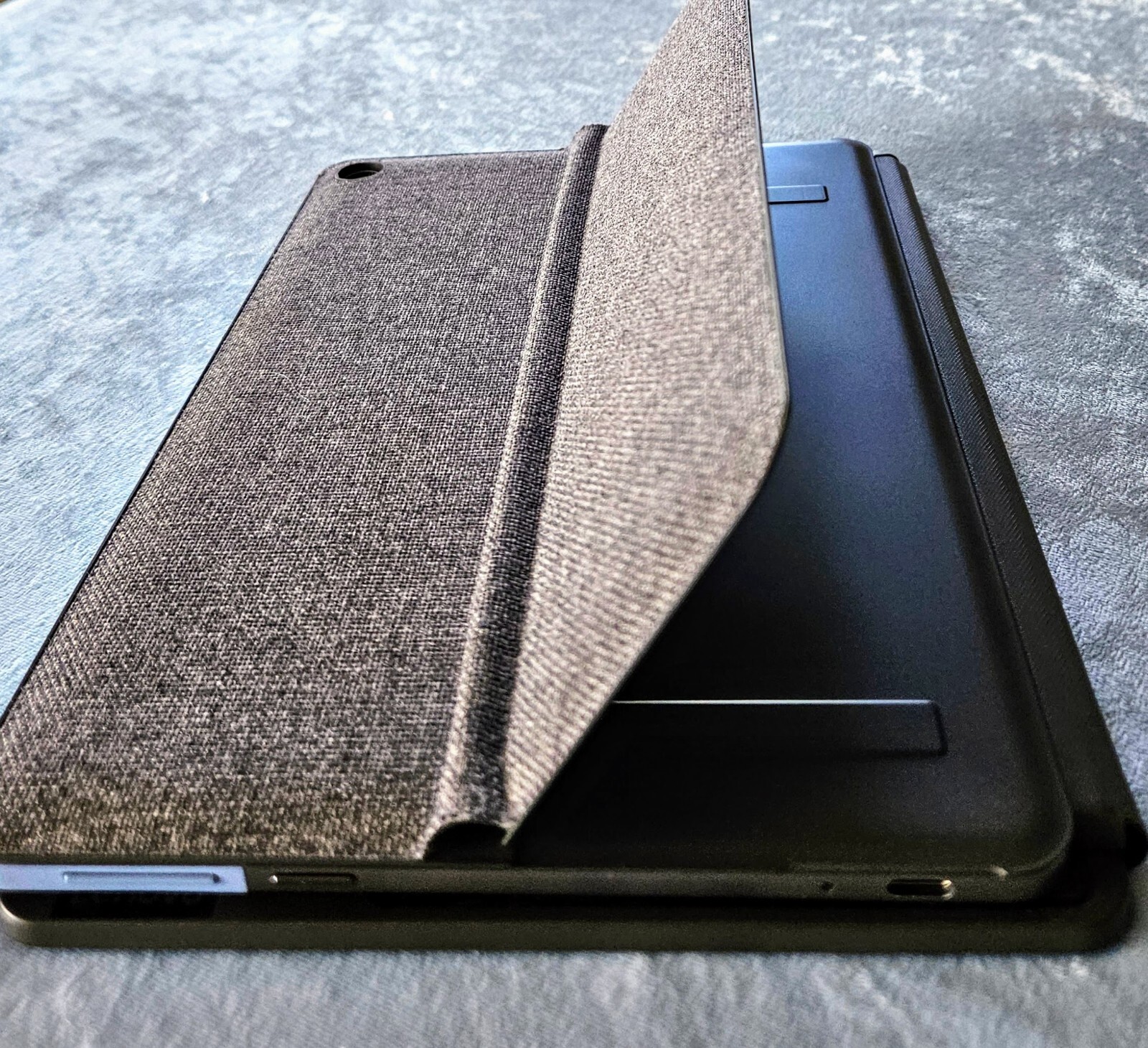 Lenovo IdeaPad 10.1″ Duet Chromebook 4GB Mem 128 GB SSD