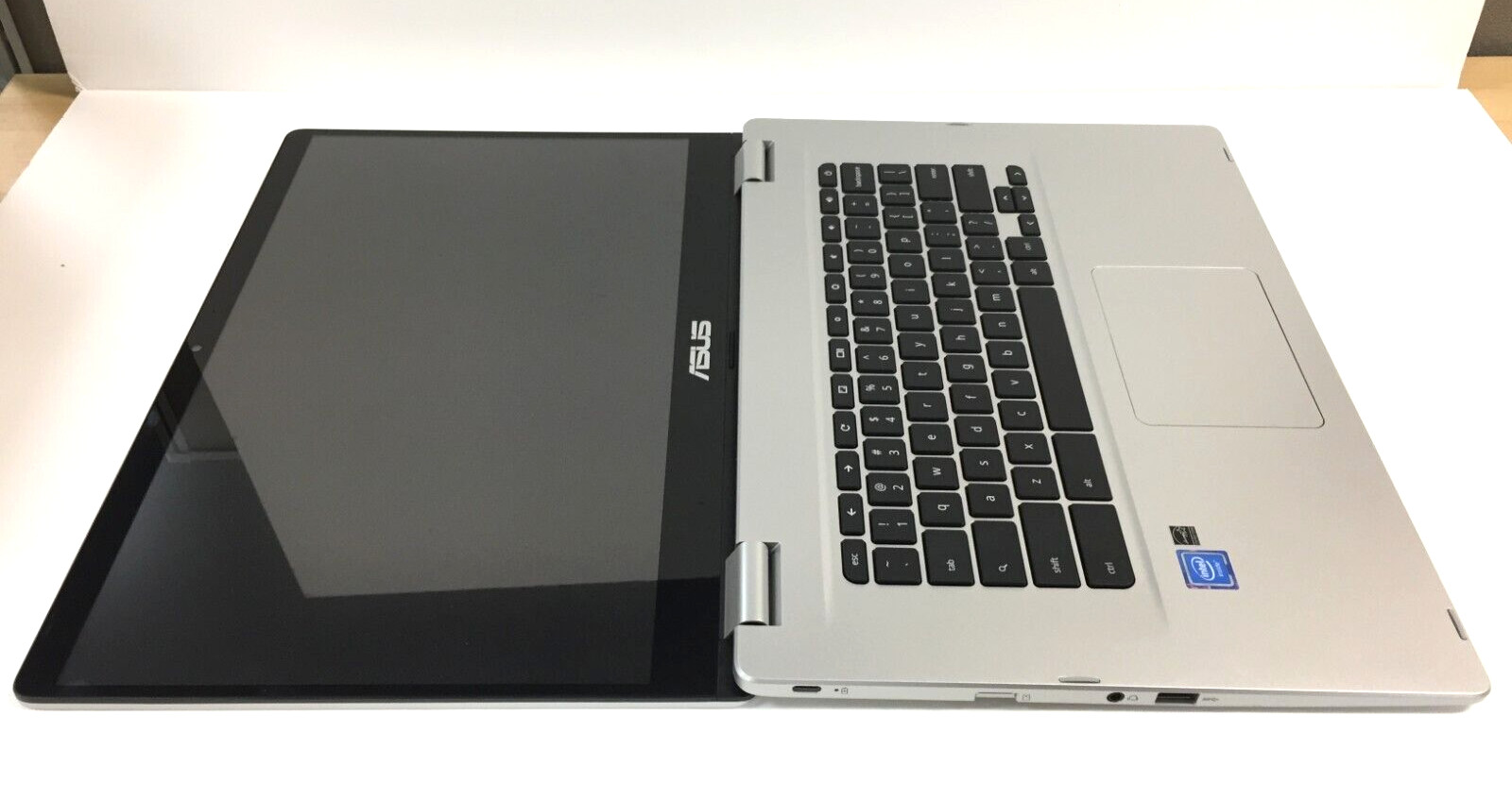 *Bad Battery* Asus C523NA-IH24T 15.6” Touch Chromebook/N4200/4GB RAM/64GB eMMC