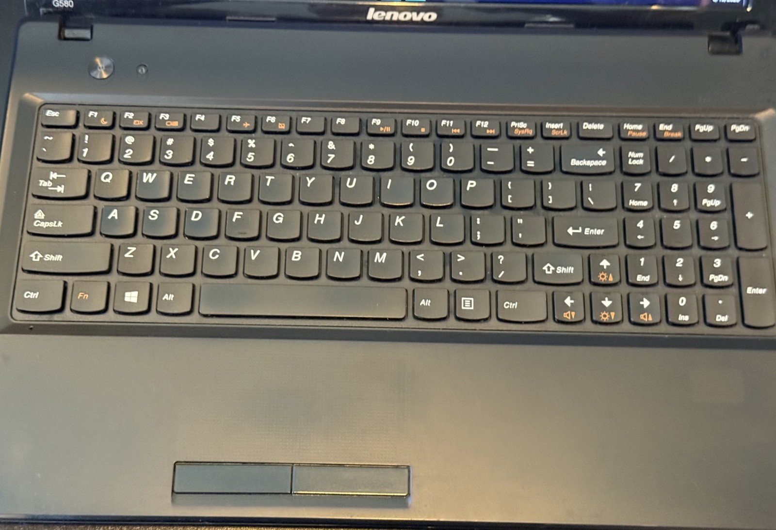 LENOVO G580 Laptop w/ Intel Core i3-3120M 2.50 GHZ + 4 GB