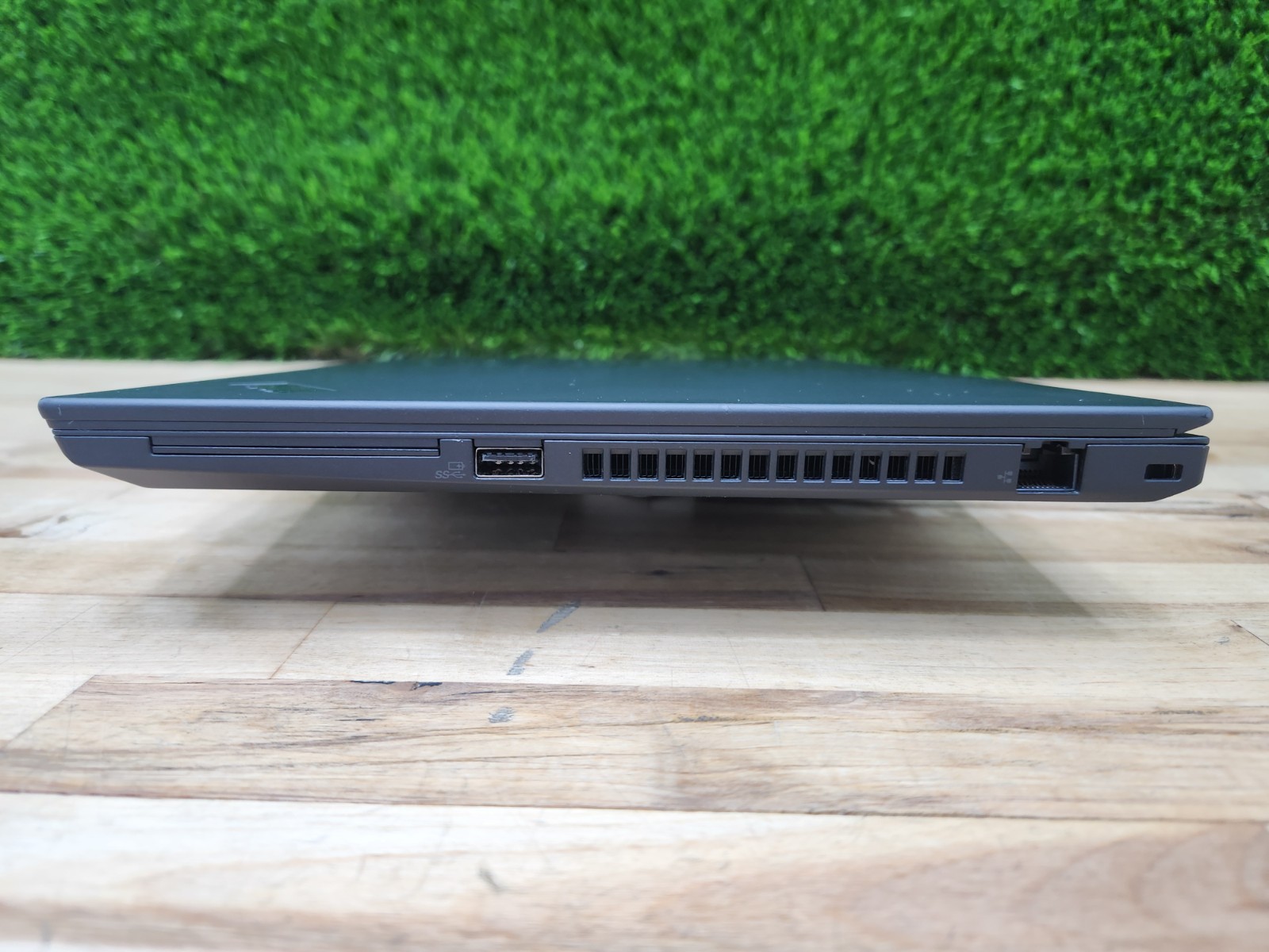 Lenovo ThinkPad T490 14″ FHD i5-8365U 1.6GHz 16GB 256GB SSD Windows 11 Pro READ~