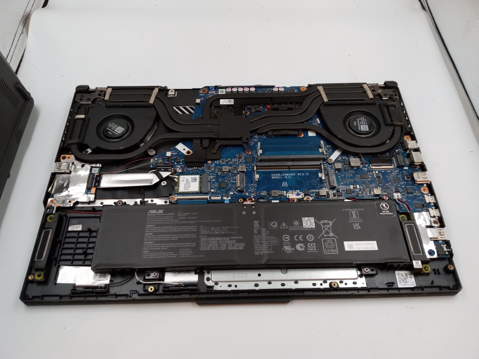 Asus TUF Gaming A17 FA707NU-DS74 17.3″ AMD Ryzen 7 7735HS RTX4050 -BOOTS -READ!!