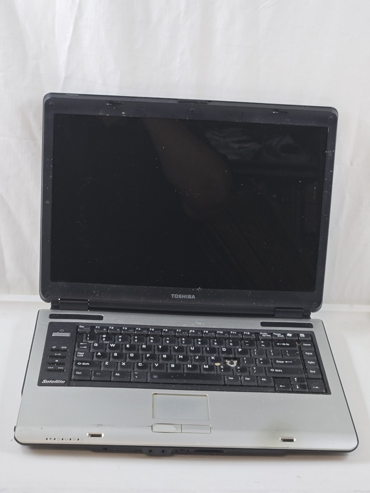 Toshiba Satellite A135-S4527 Laptop / Charger Sold As Parts