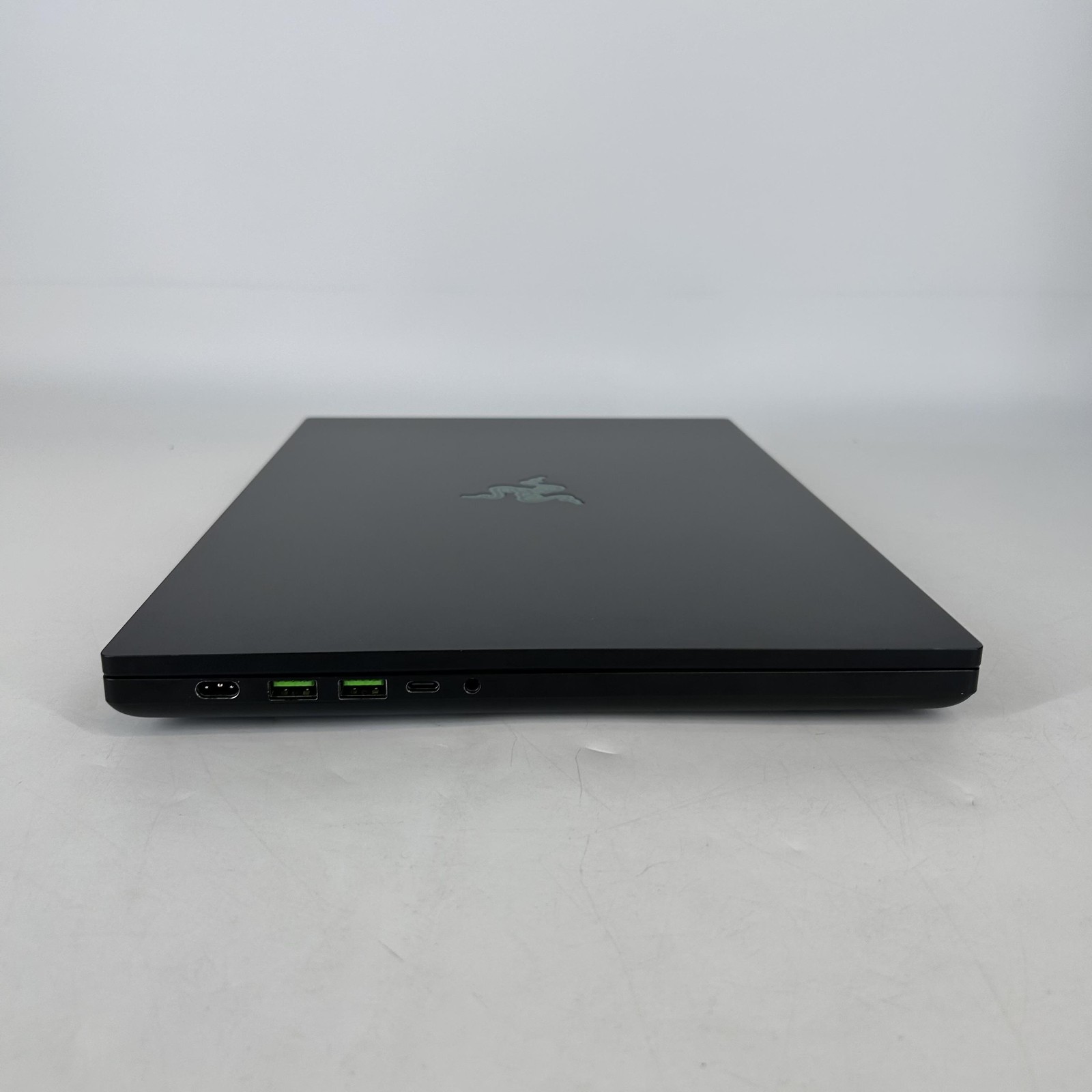 Razer Blade 16 120Hz UHD+ 2.2 GHz i9-13950HX 32GB 1TB/1TB RTX 4090 Very Good