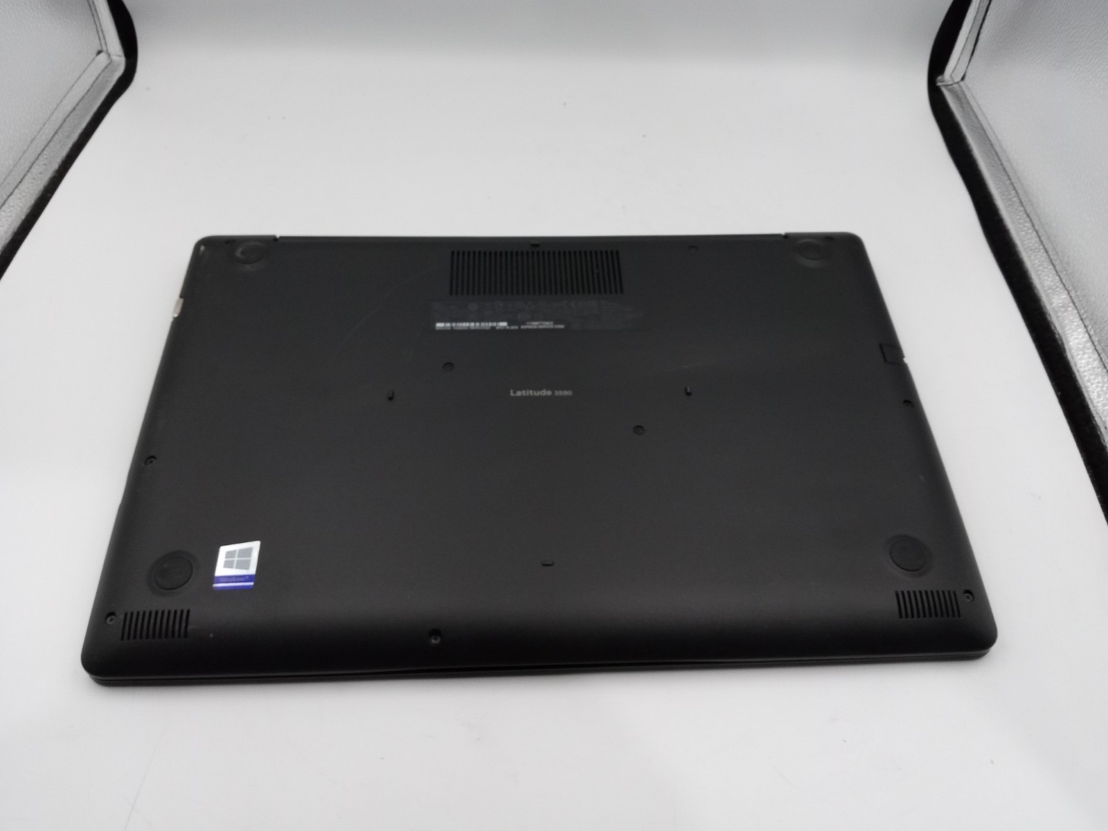Dell Latitude 3590 15.6″ Laptop Intel i3-7130U 4GB RAM 256GB SSD Windows 11 -RR