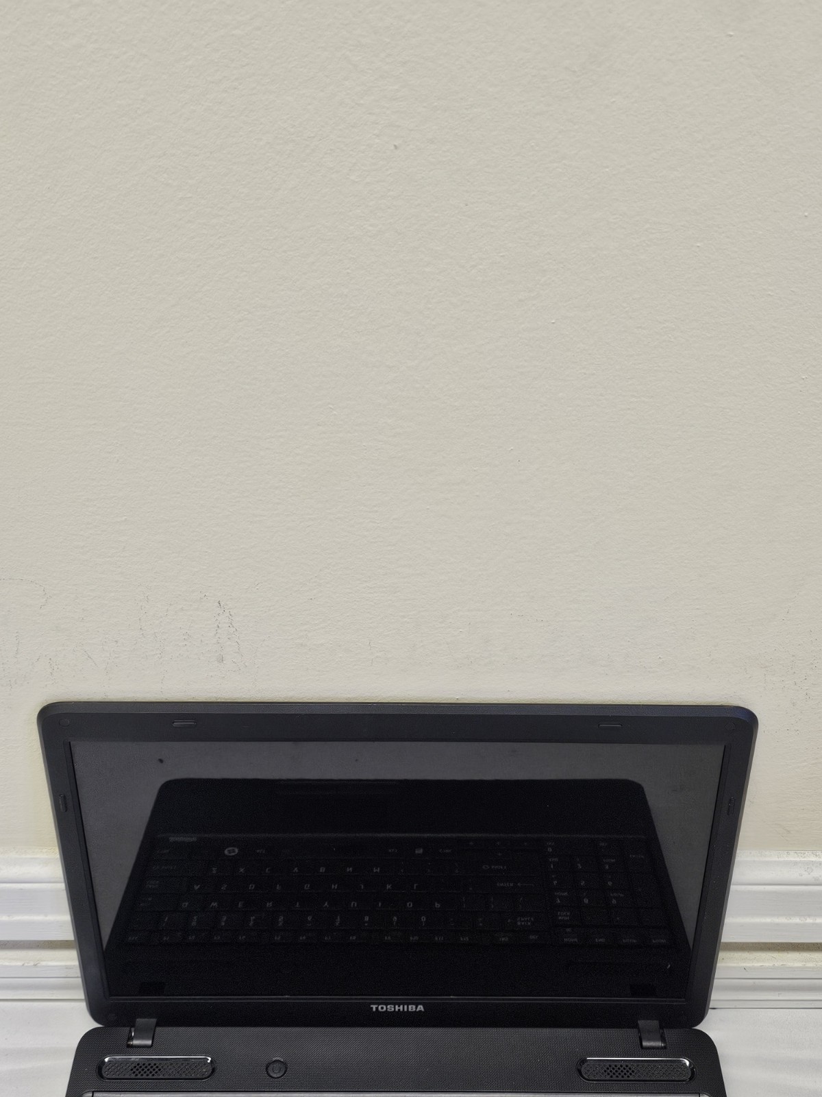 Toshiba Satellite C655-S5049 Laptop – Intel Celeron 900 – 2GB RAM – Parts – READ