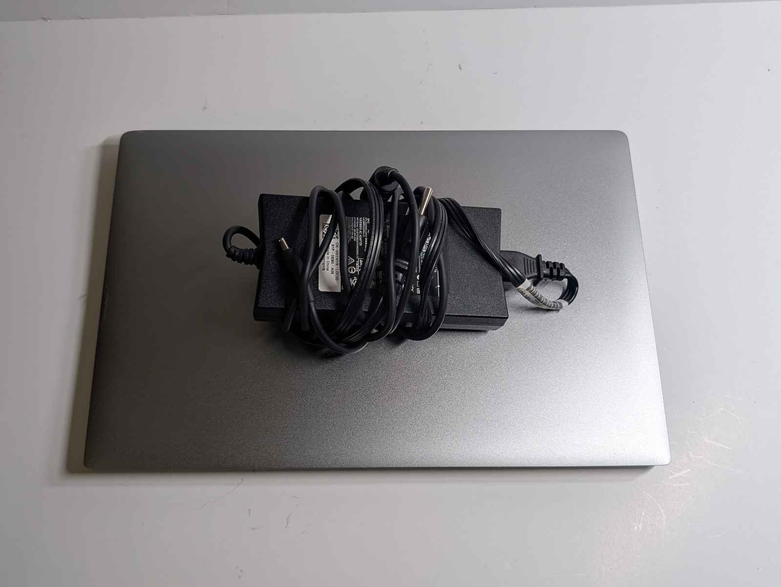 Dell Precision 5520 Intel Xeon E3-1505M v6 16GB 256GB NVMe Quadro M1200 Win10
