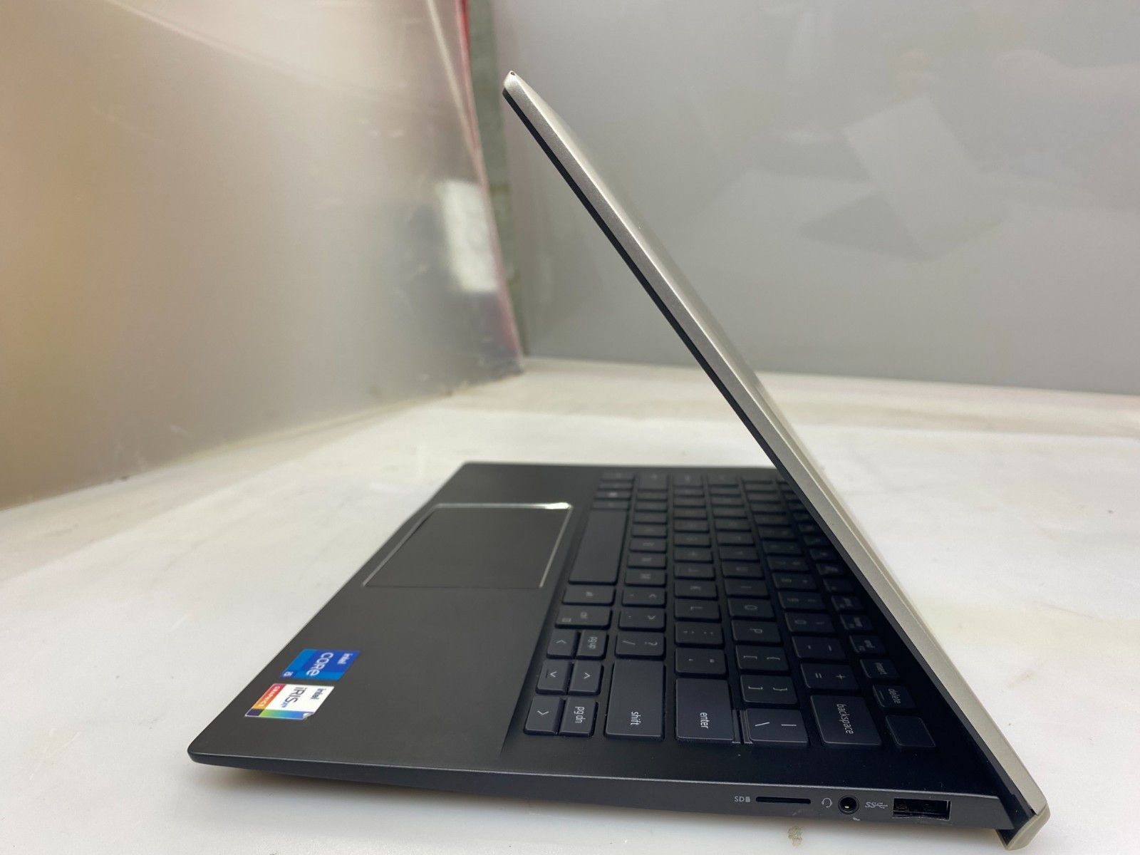 DELL VOSTRO 5301 i5-1135G7@2.40GHz 8GB RAM 512GB SSD NVMe W11P *READ