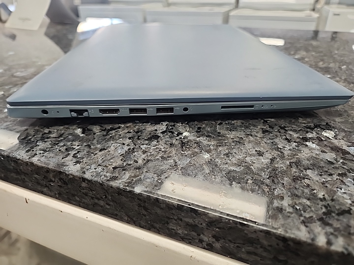 Lenovo IdeaPad 320 151 AP 4GB RAM NO HD/OS/ AC Adapter