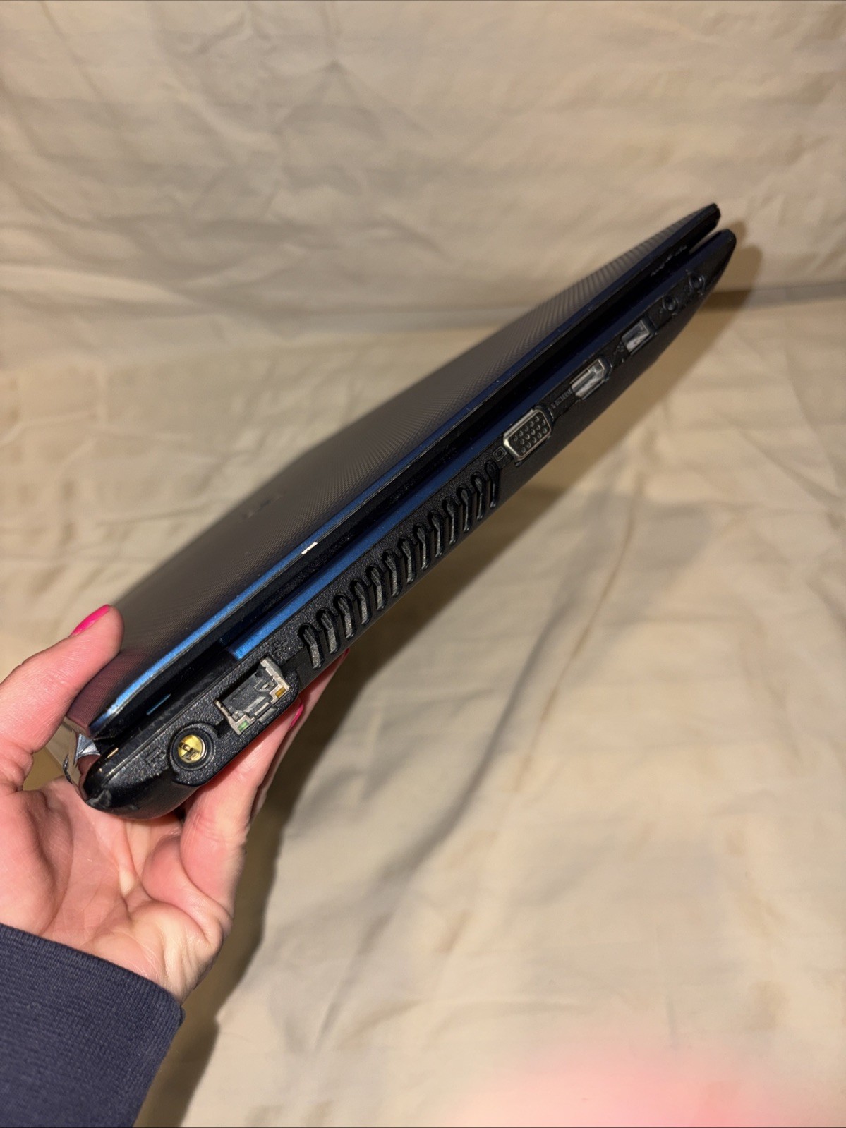 Acer Aspire 5560-7414 15.6″ Laptop AMD A6-3420M, 4 GB, 500 GB, Win 10 Home