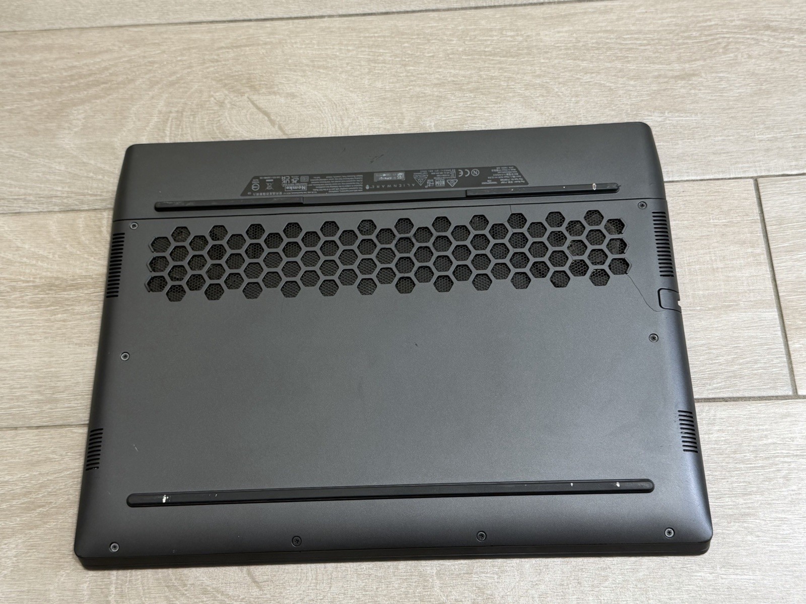 “READ”Alienware M15 R7 AMD Ryzen 7 6800H GeForce RTX 3060 16GB RAM 512GB NVMe